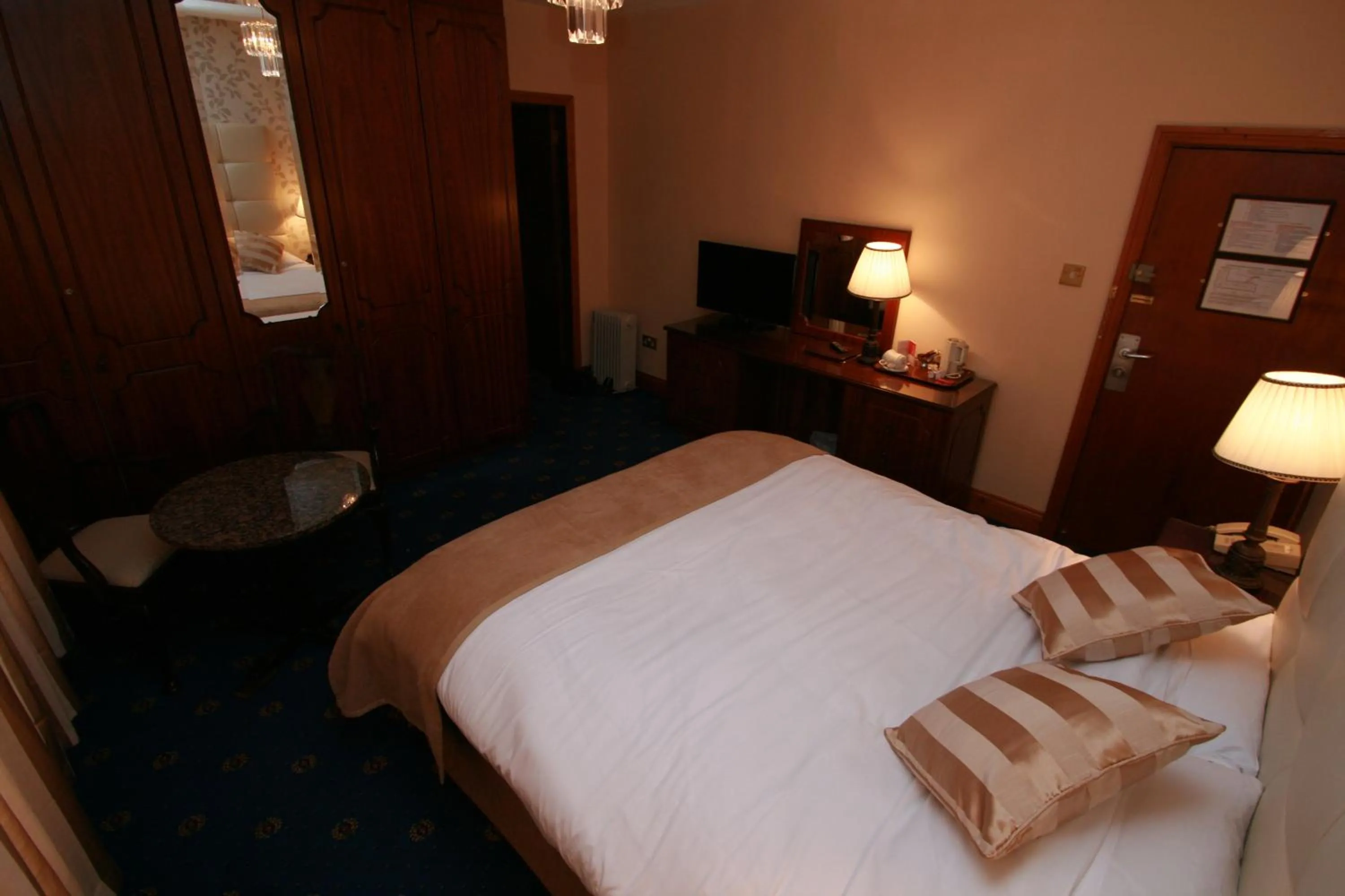 Bed in The Parkway Hotel