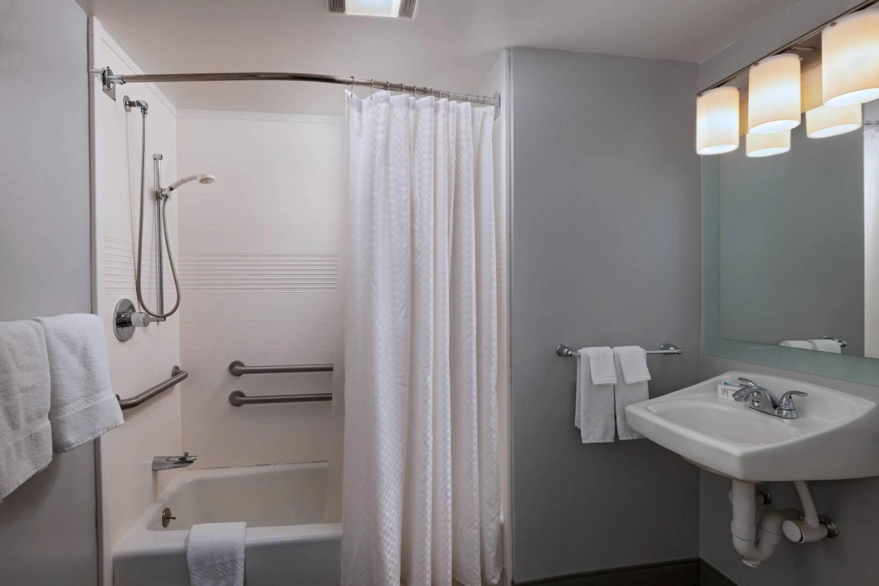 Bathroom in TownePlace Suites by Marriott Baton Rouge South