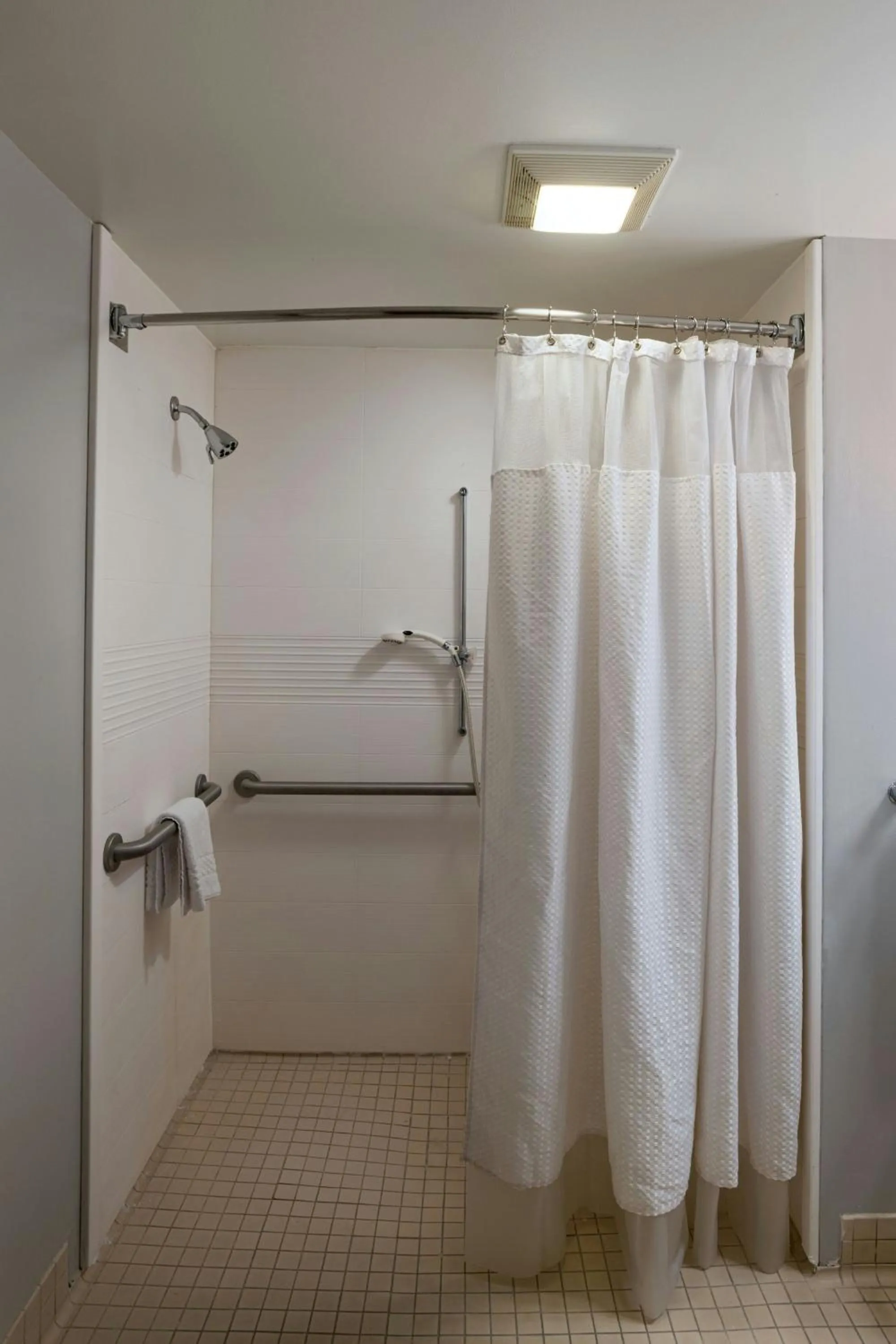 Bathroom in TownePlace Suites by Marriott Baton Rouge South