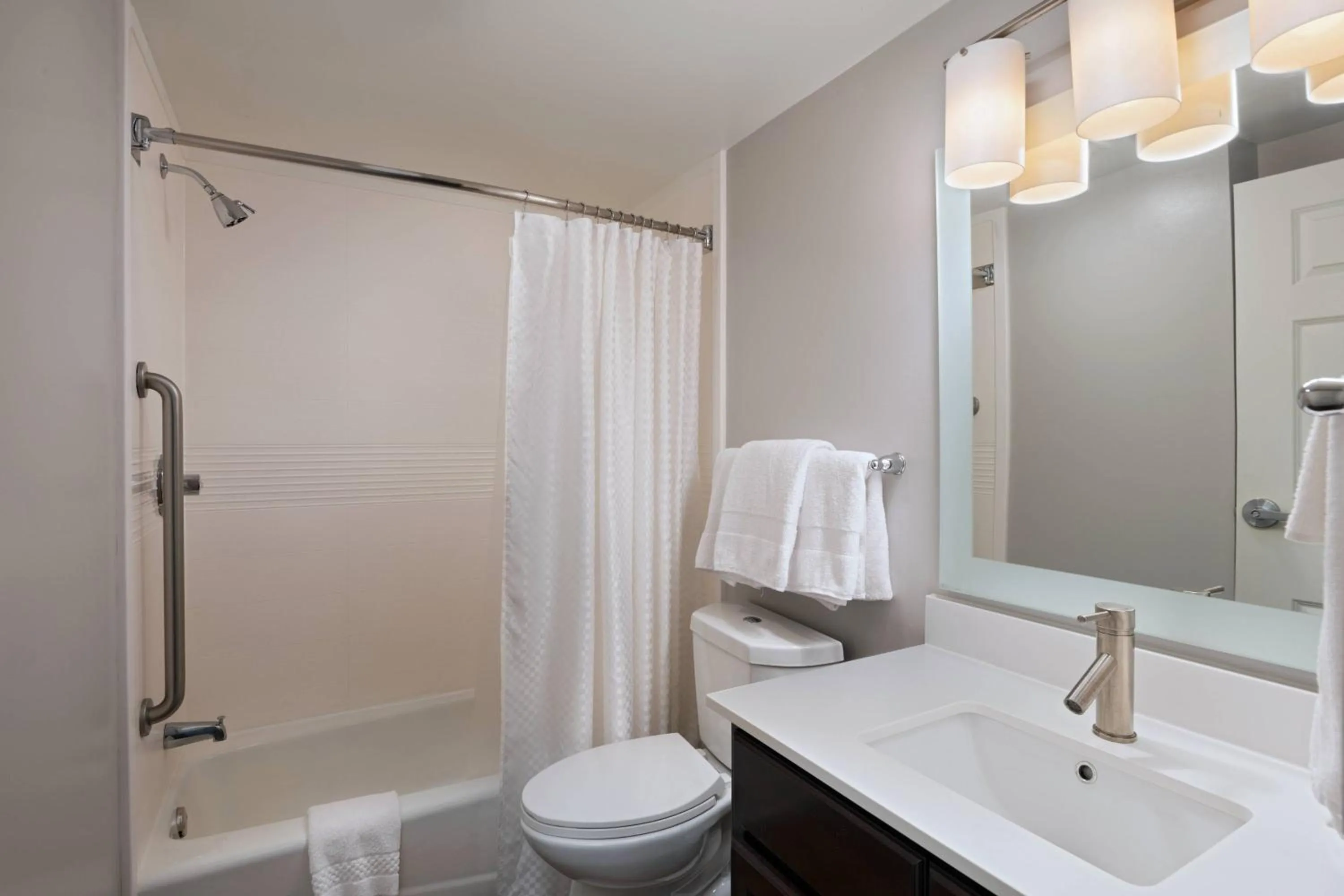 Bathroom in TownePlace Suites by Marriott Baton Rouge South