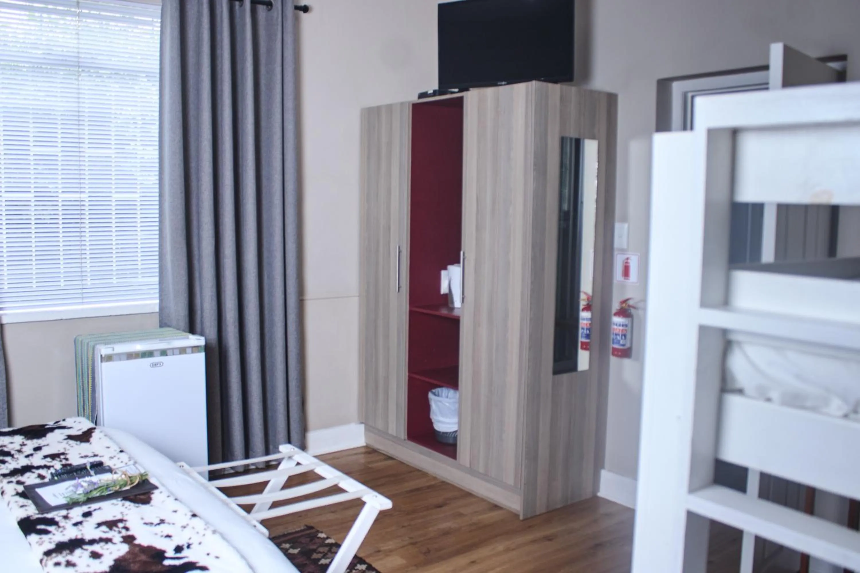 wardrobe in De Akker Guest House Oudtshoorn