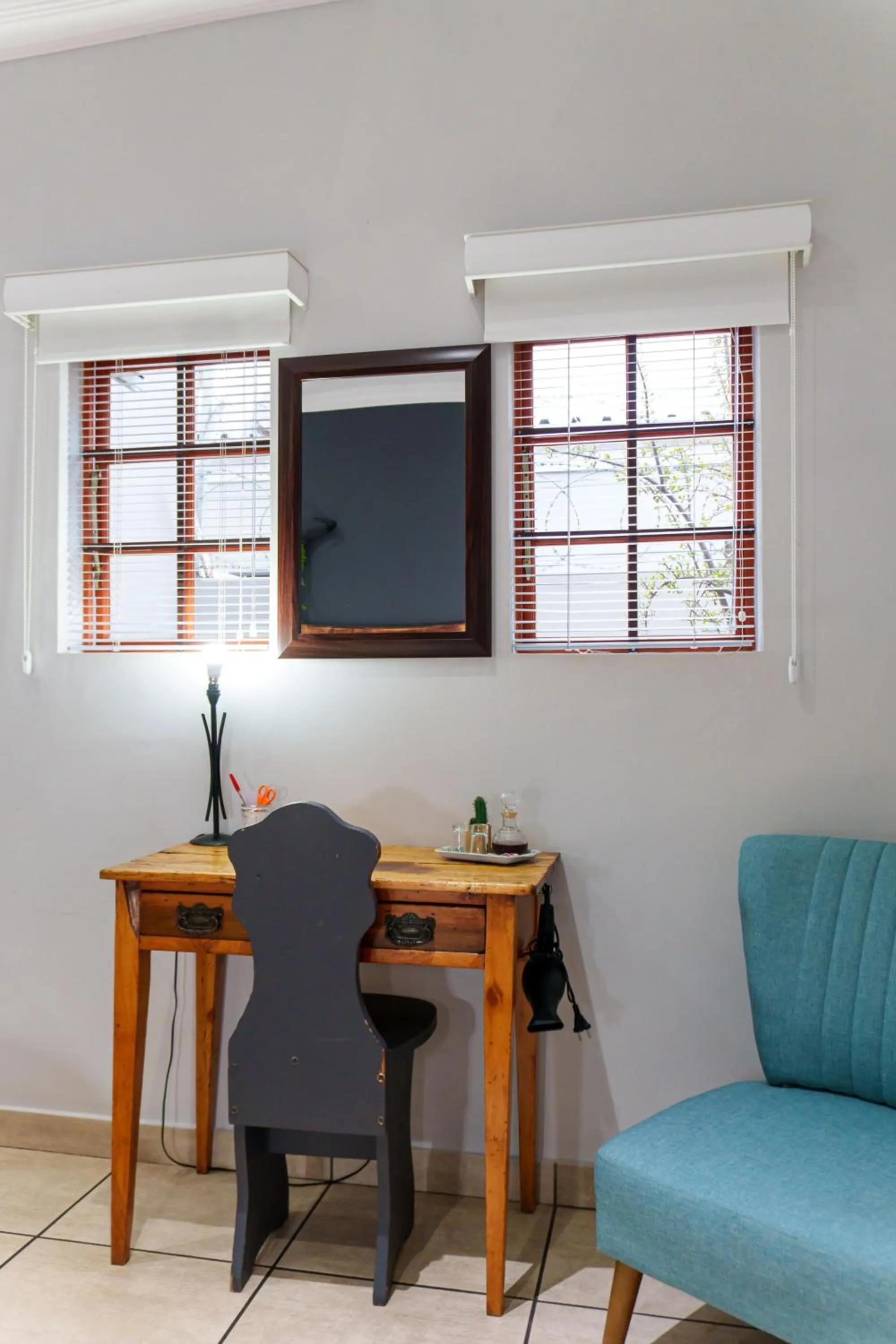 Seating area in De Akker Guest House Oudtshoorn