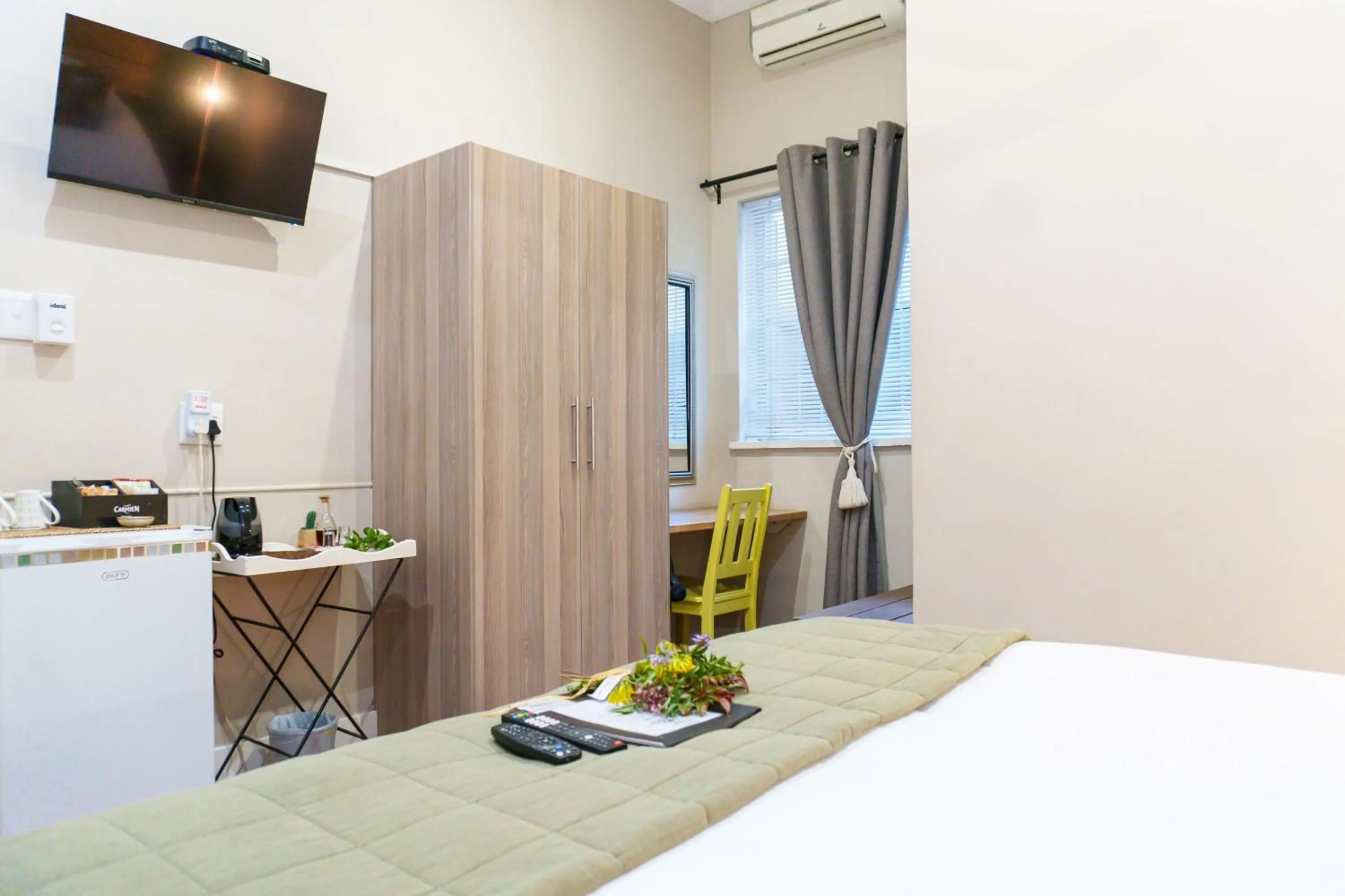 Bedroom, Bed in De Akker Guest House Oudtshoorn