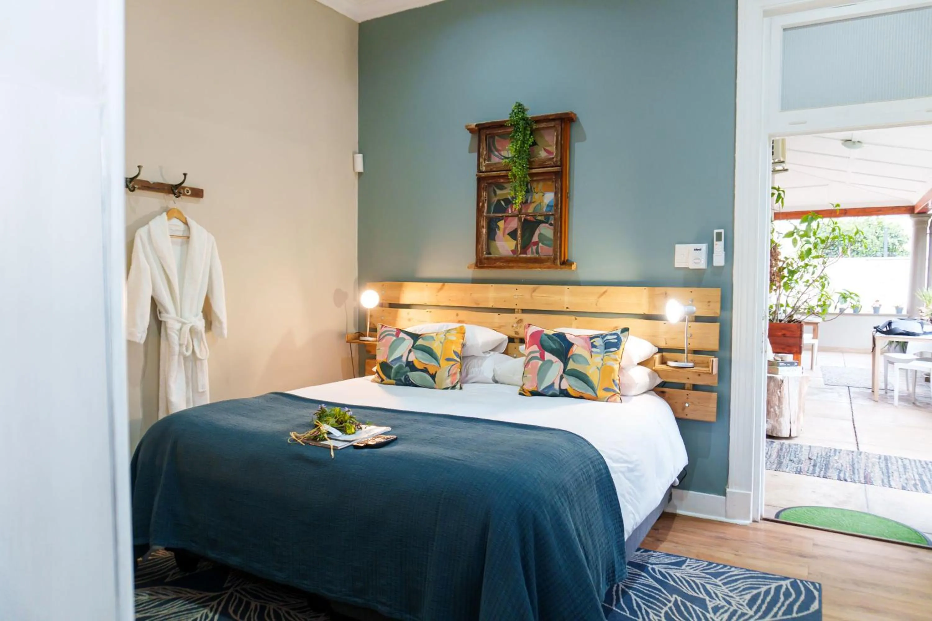 View (from property/room), Bed in De Akker Guest House Oudtshoorn