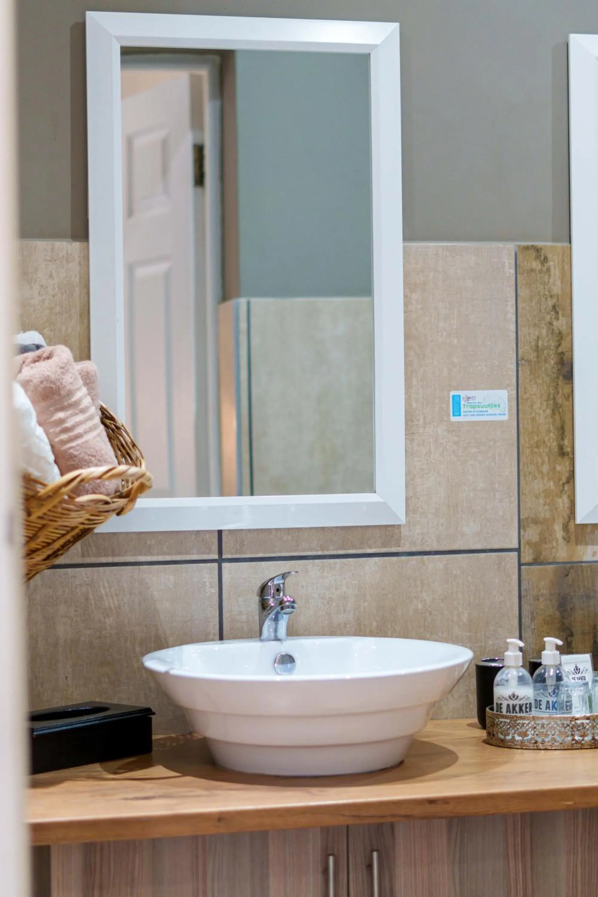 Bathroom in De Akker Guest House Oudtshoorn