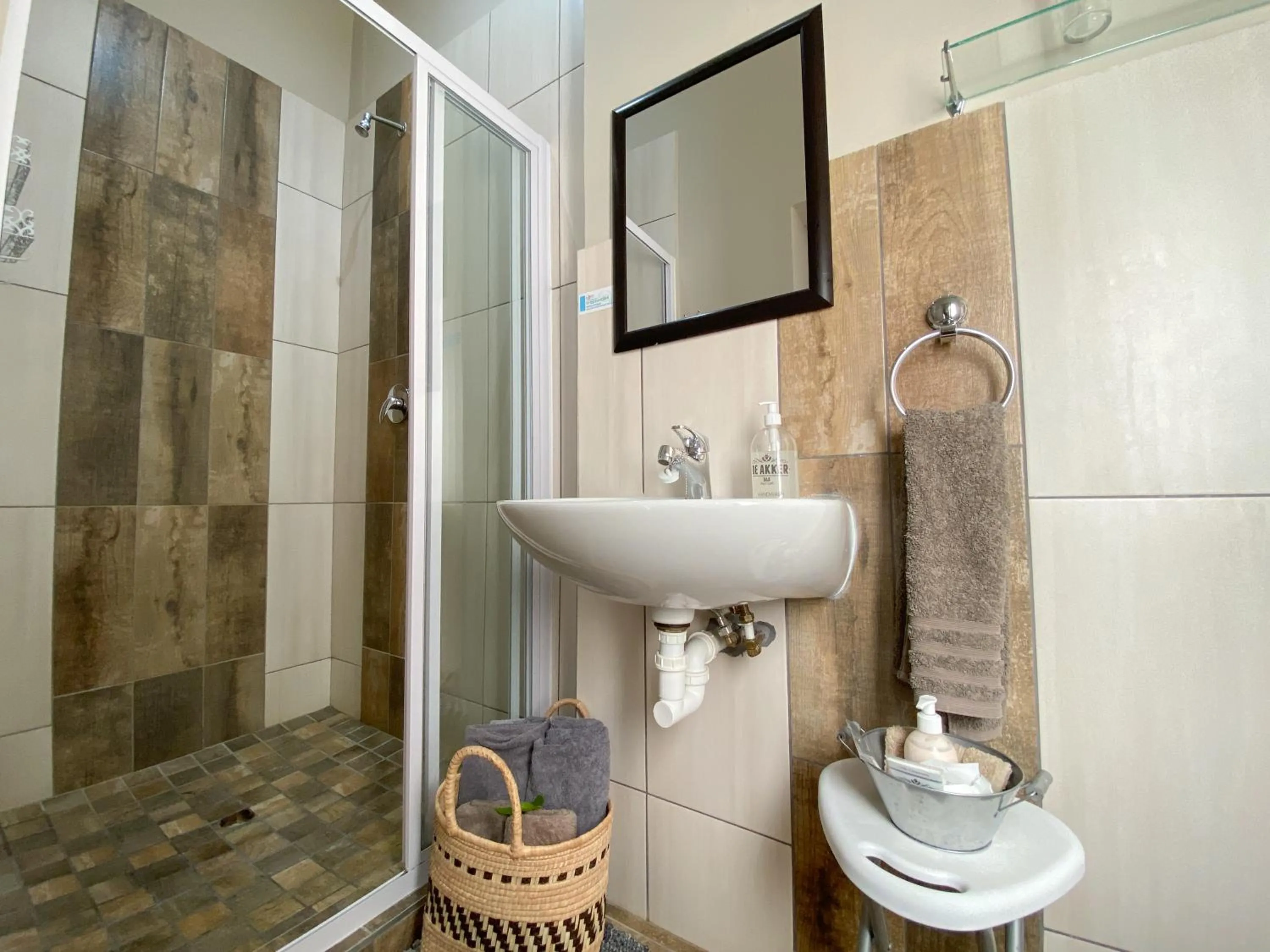 Bathroom in De Akker Guest House Oudtshoorn