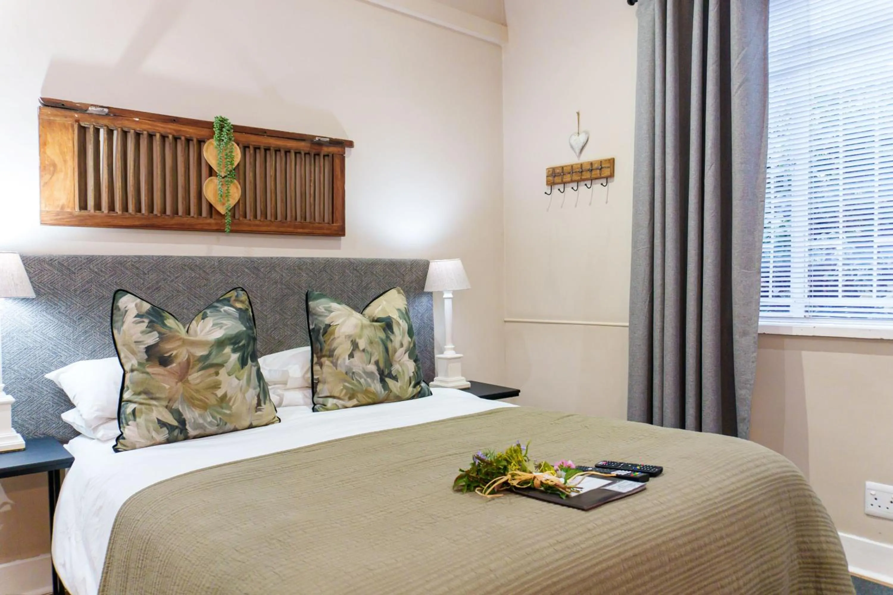 Bed in De Akker Guest House Oudtshoorn