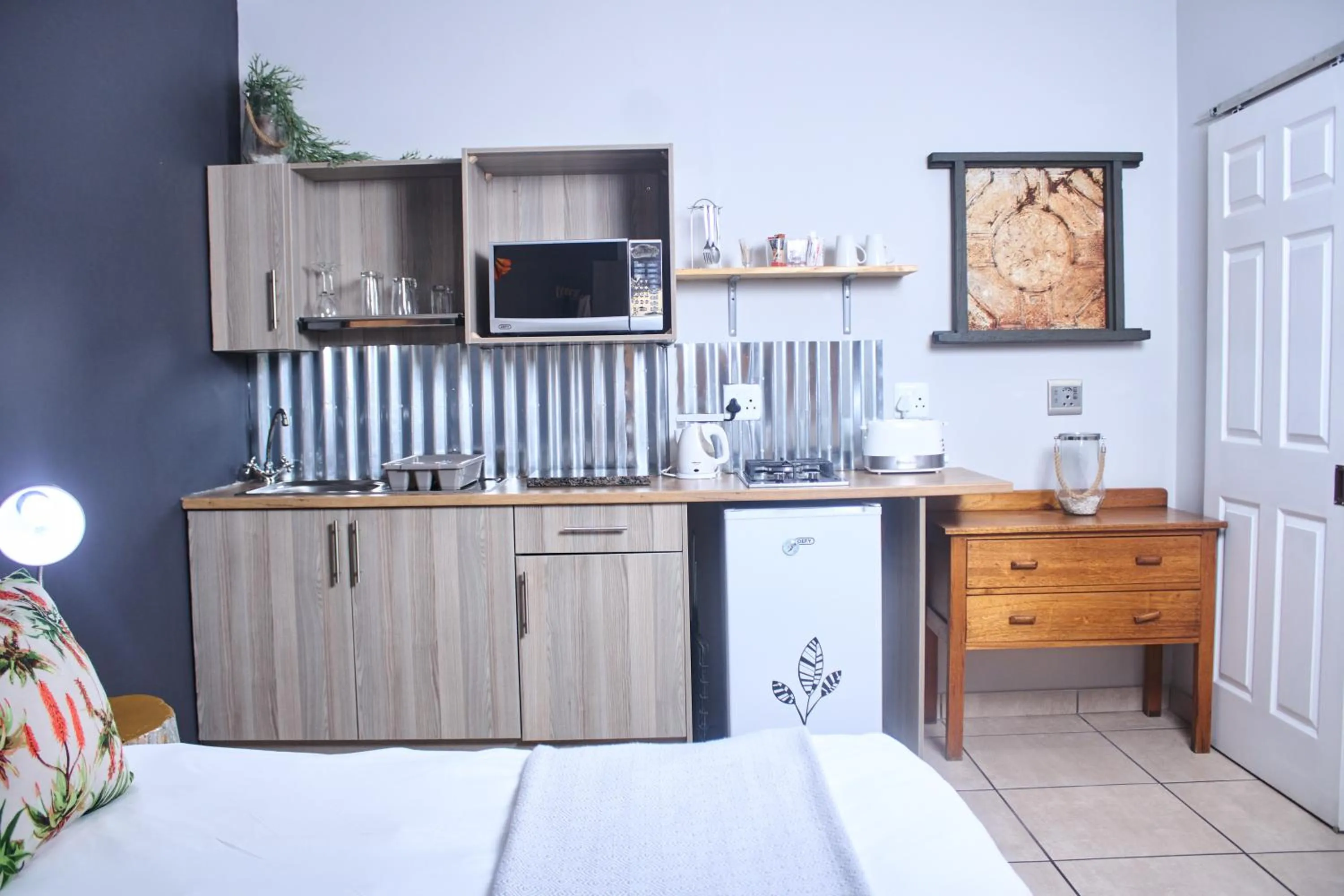 Kitchen or kitchenette, Bed in De Akker Guest House Oudtshoorn