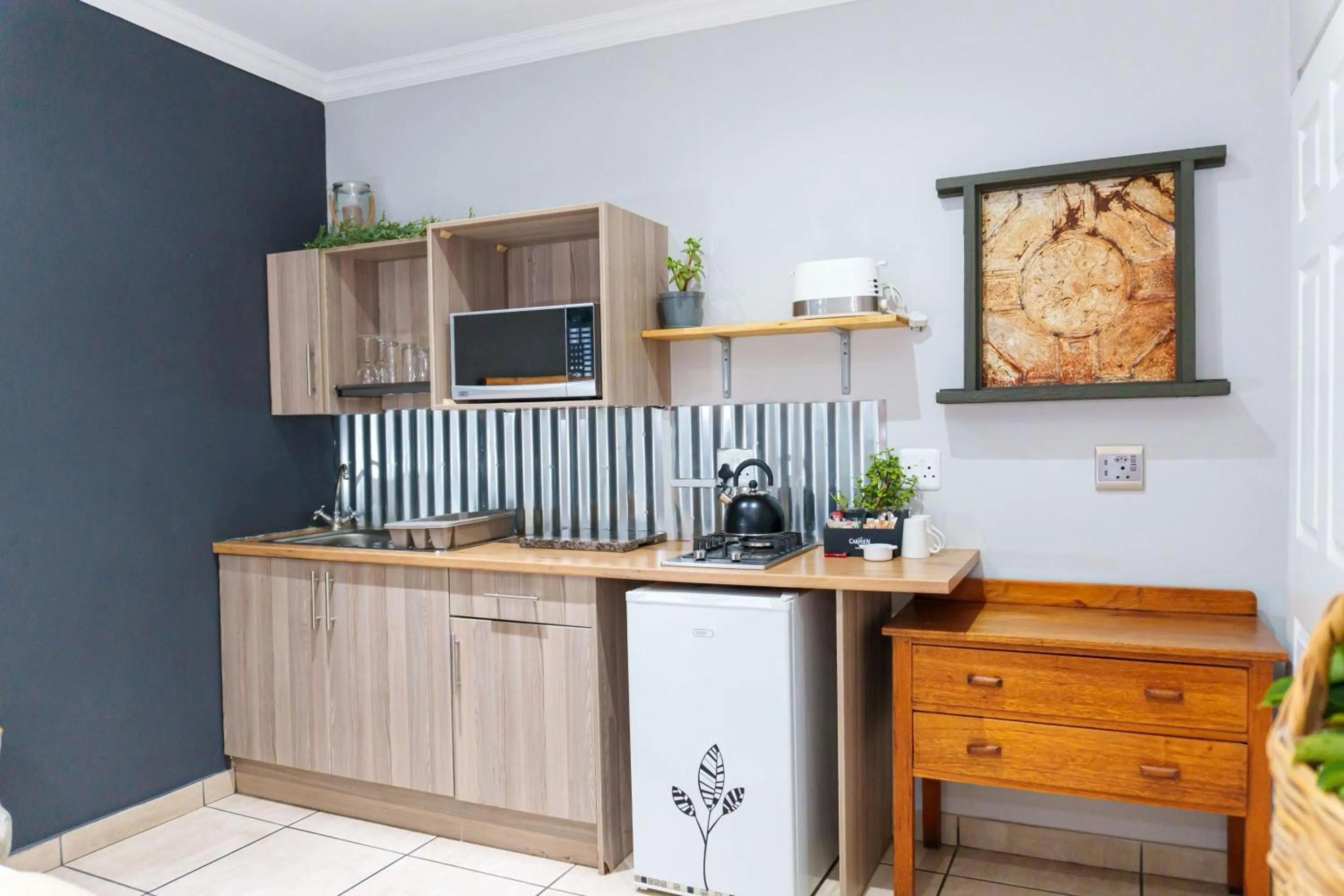 Kitchen or kitchenette in De Akker Guest House Oudtshoorn