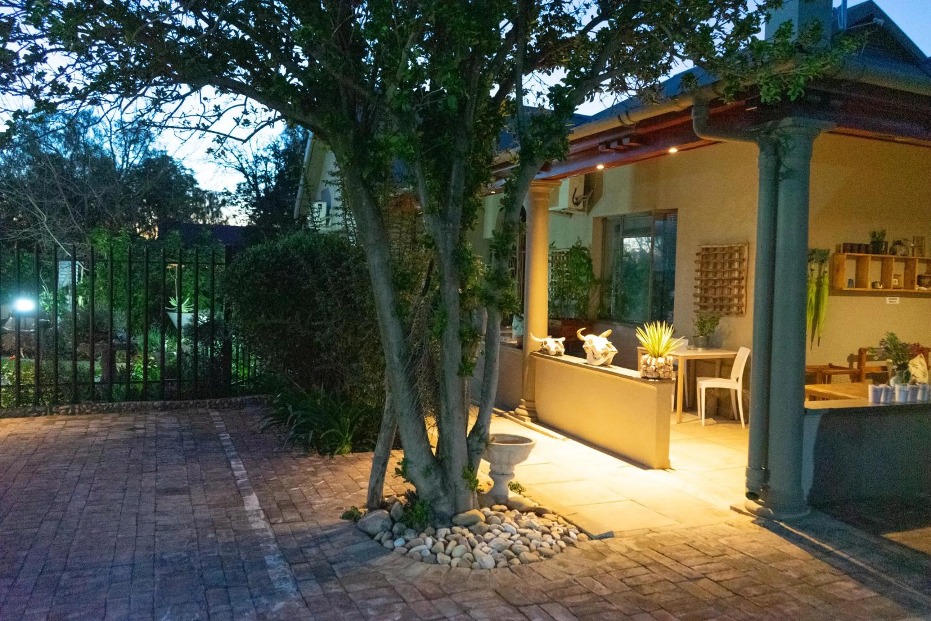 Night in De Akker Guest House Oudtshoorn