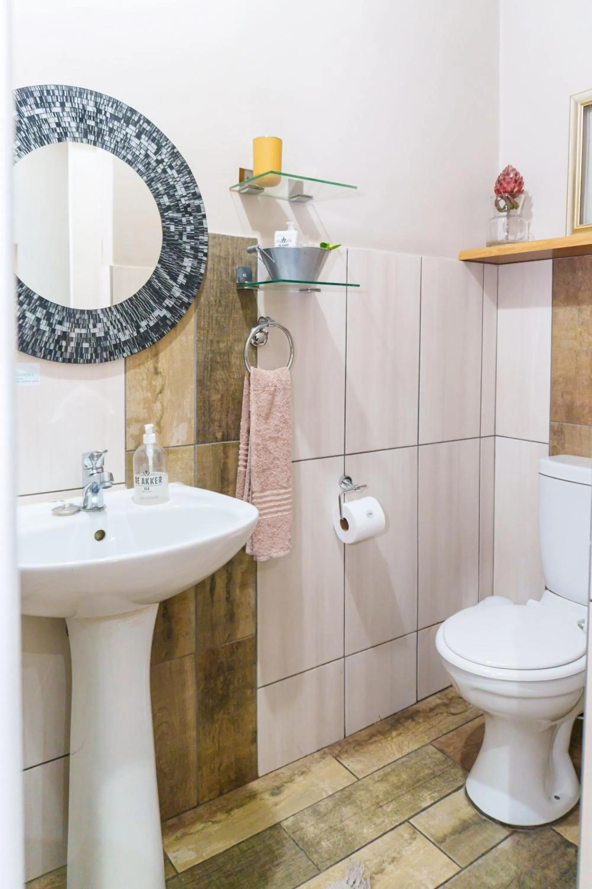 Bathroom in De Akker Guest House Oudtshoorn