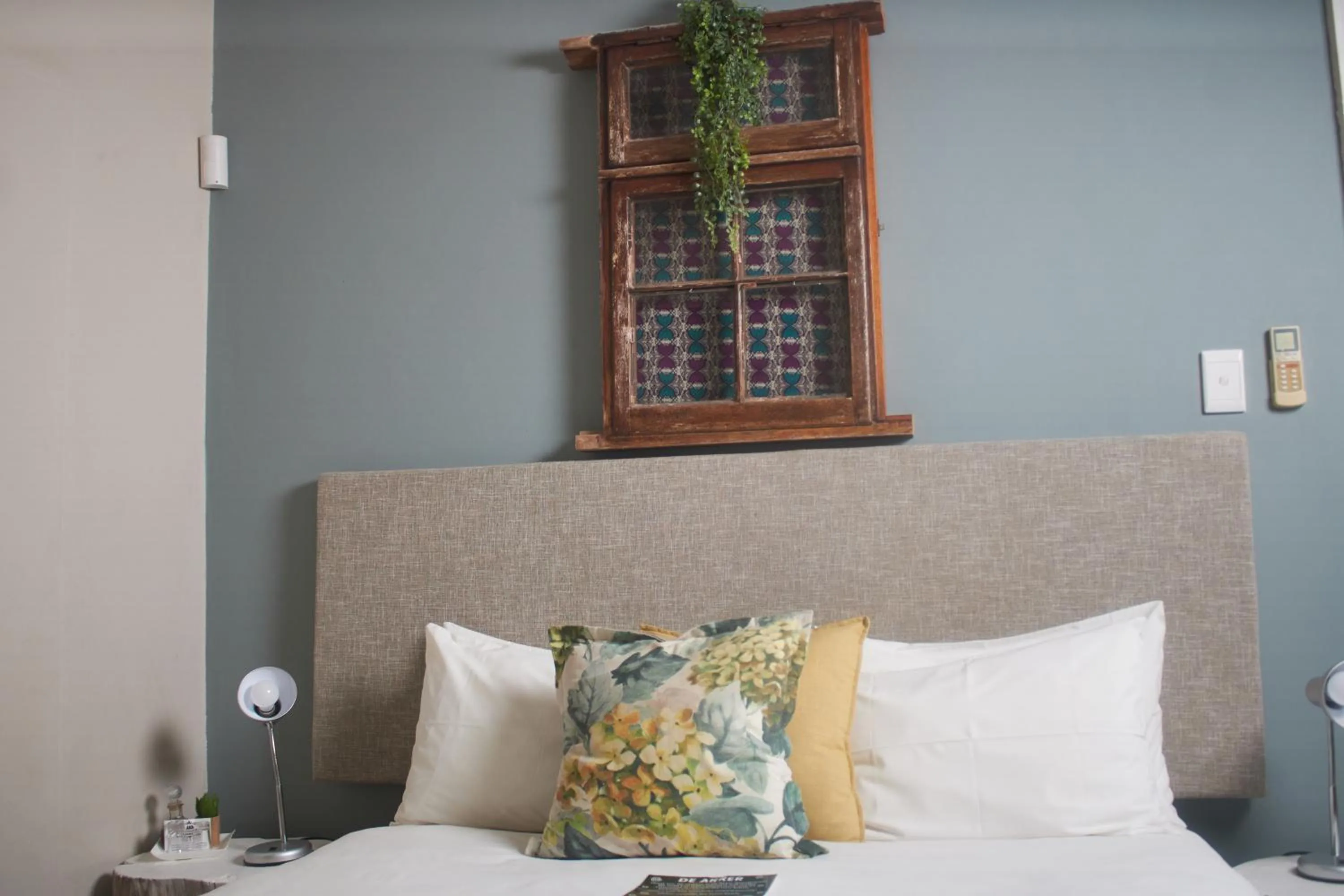 Decorative detail, Bed in De Akker Guest House Oudtshoorn