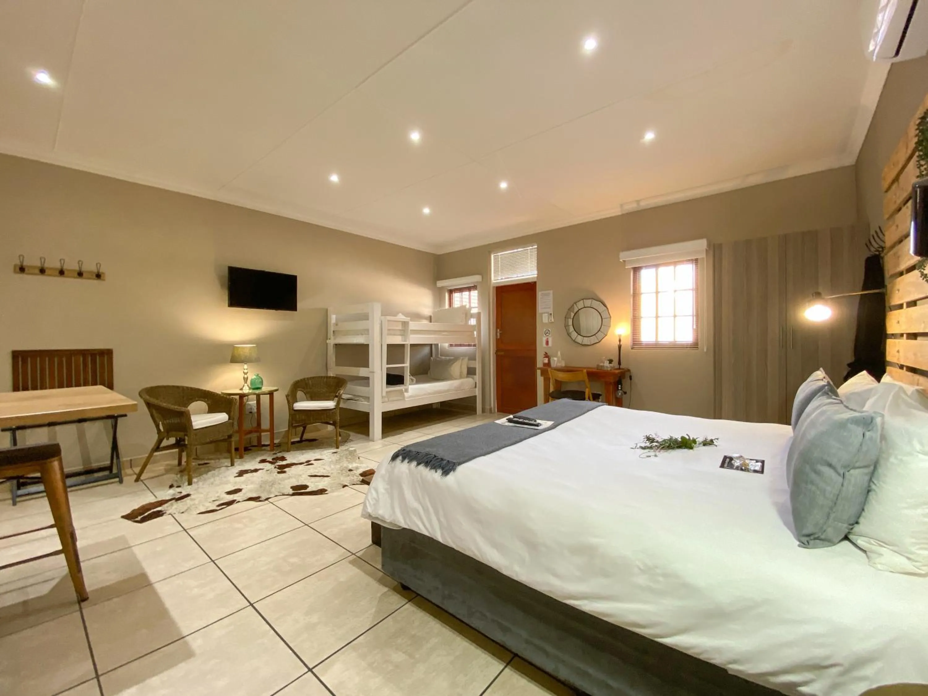 Bedroom, Bed in De Akker Guest House Oudtshoorn