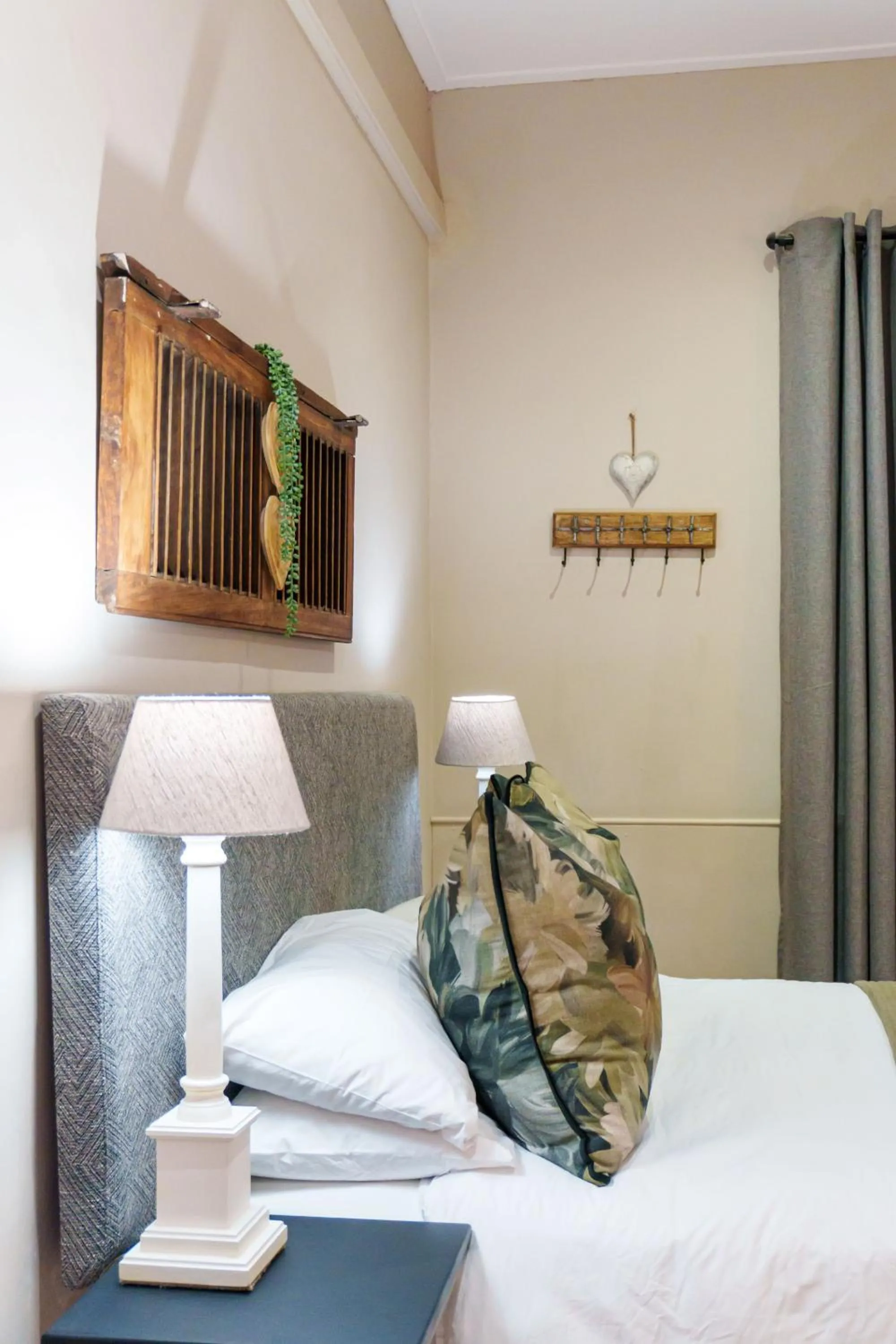 Bedroom, Bed in De Akker Guest House Oudtshoorn