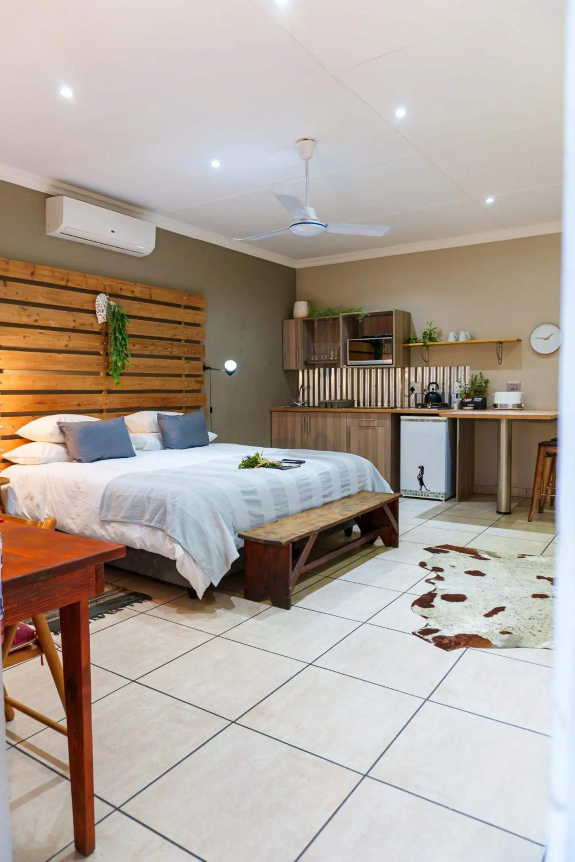 View (from property/room), Bed in De Akker Guest House Oudtshoorn