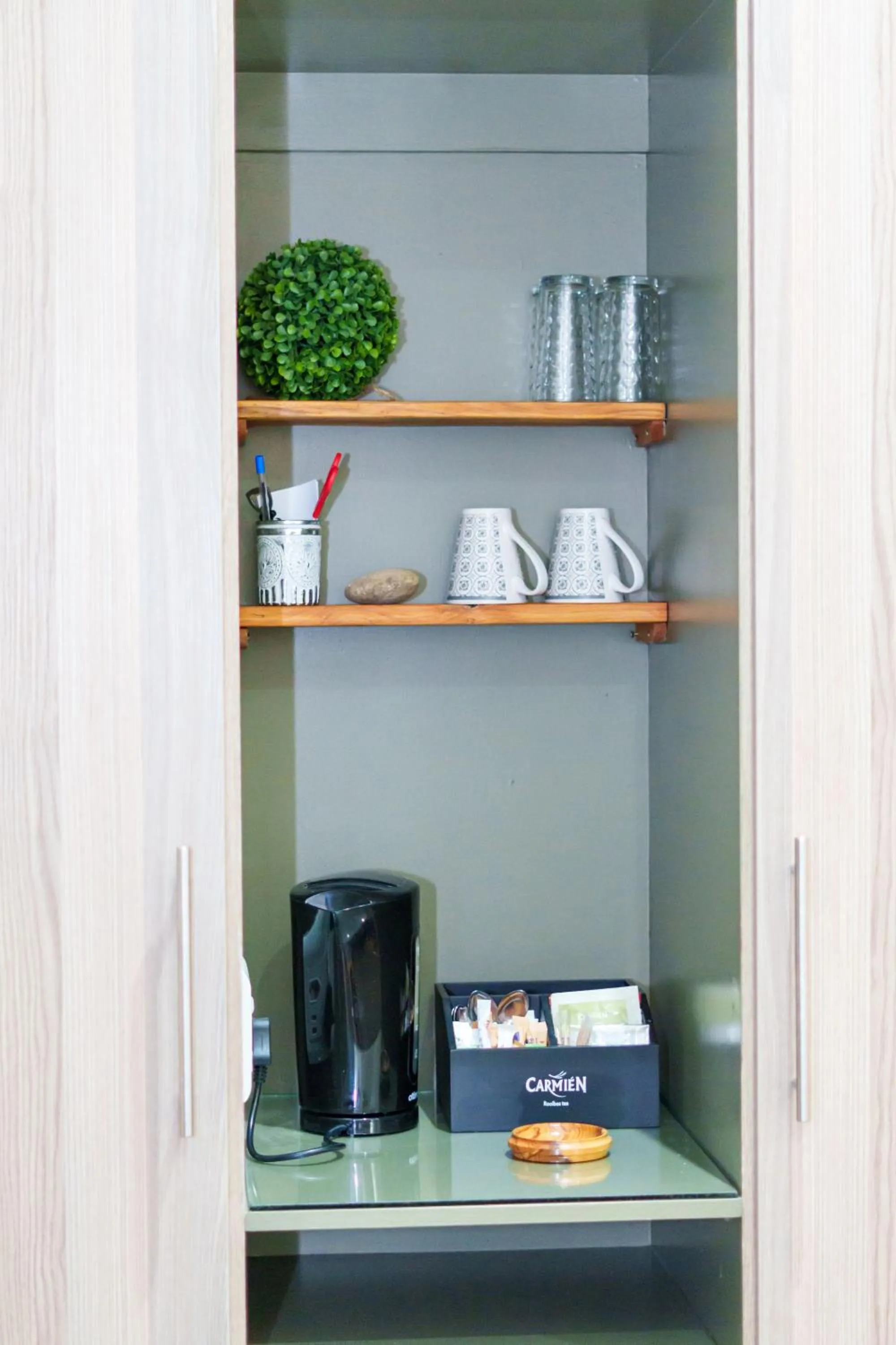 Coffee/tea facilities in De Akker Guest House Oudtshoorn