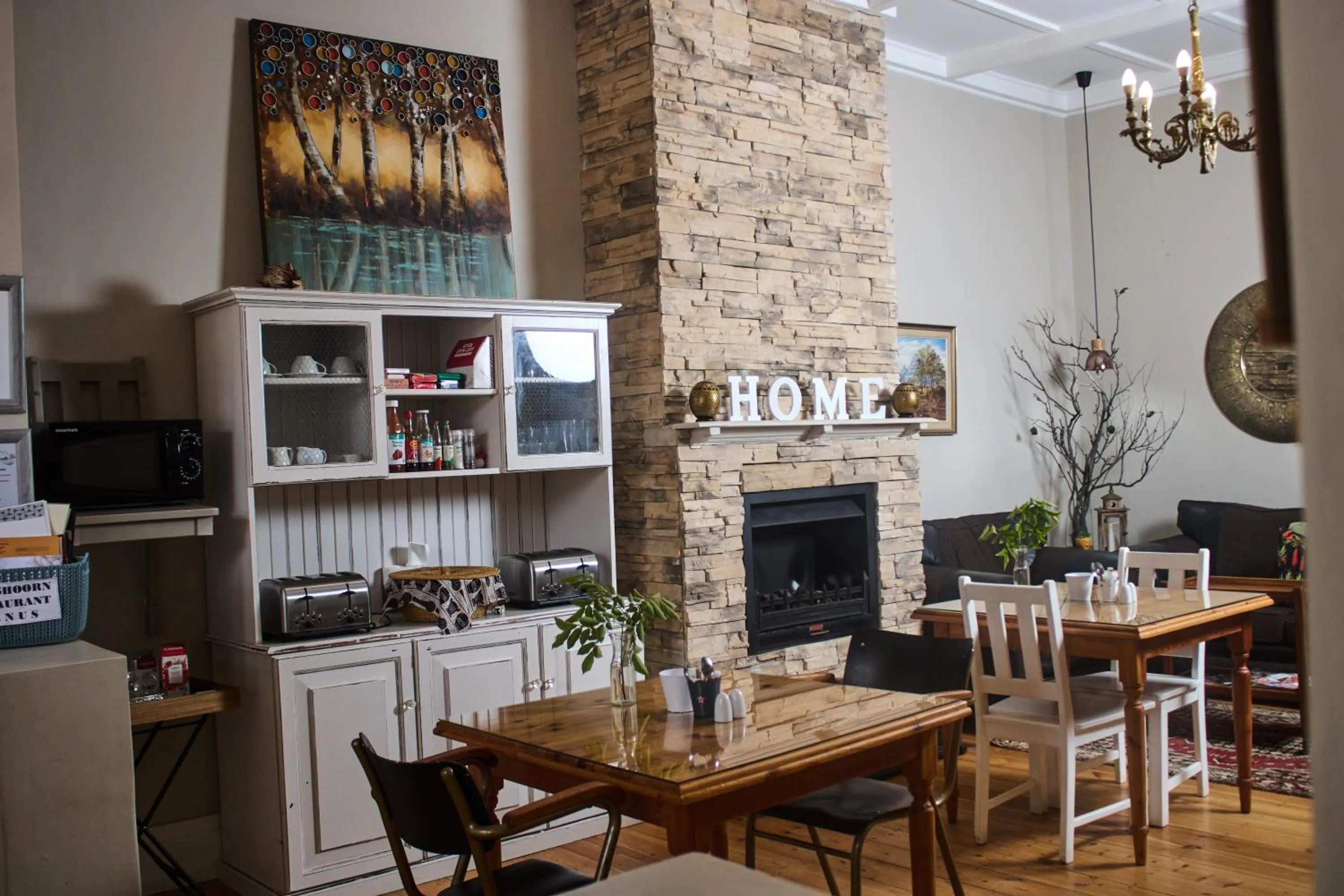 Dining area in De Akker Guest House Oudtshoorn