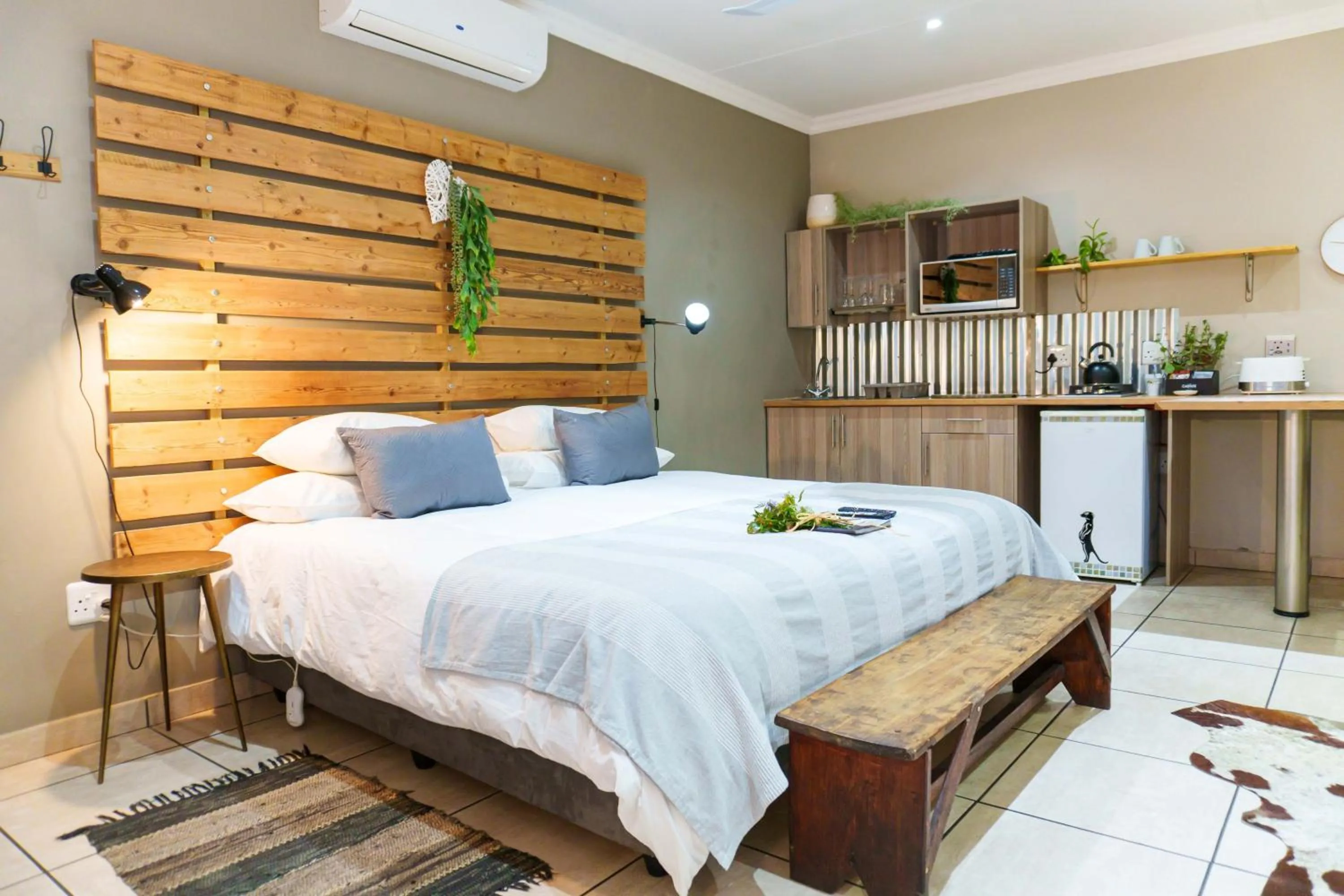 View (from property/room), Bed in De Akker Guest House Oudtshoorn