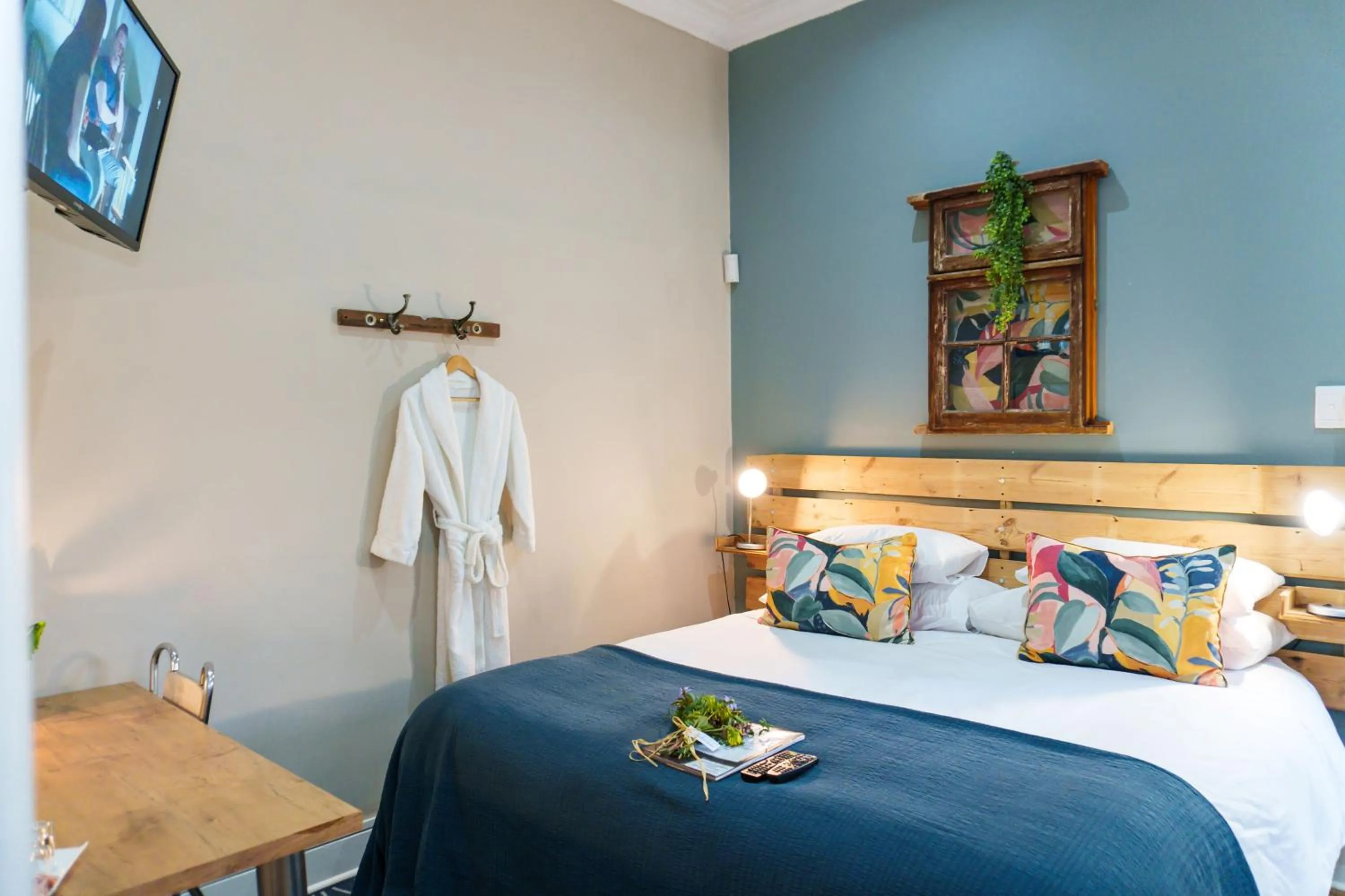 View (from property/room), Bed in De Akker Guest House Oudtshoorn