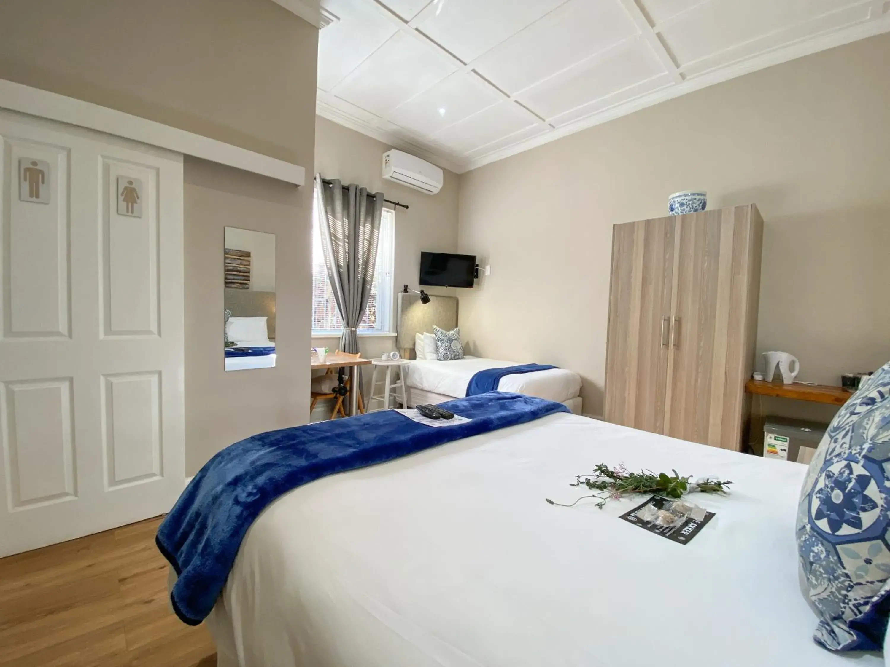 Basic Triple Room - single occupancy in De Akker Guest House Oudtshoorn Basic Triple Room - single occupancy in De Akker Guest House Oudtshoorn