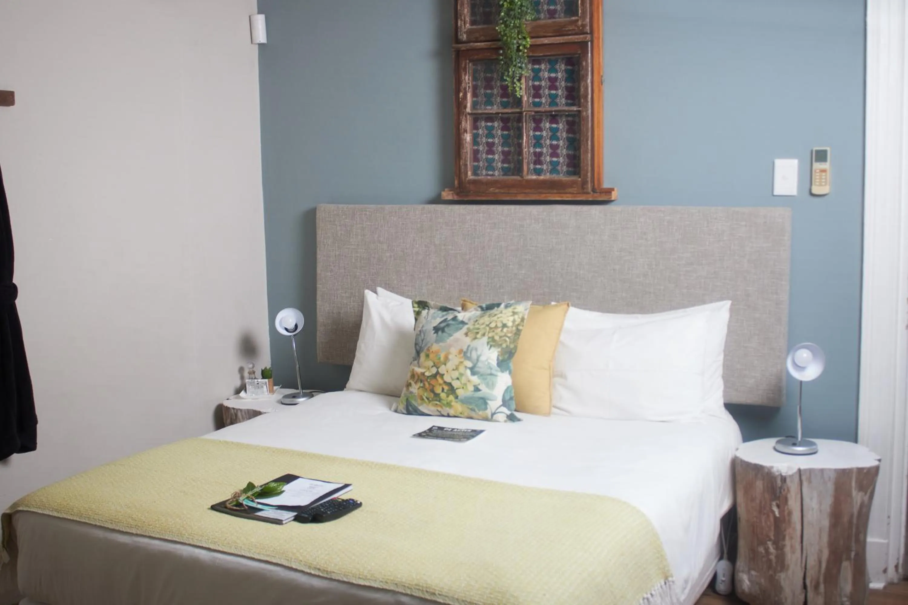 Photo of the whole room, Bed in De Akker Guest House Oudtshoorn