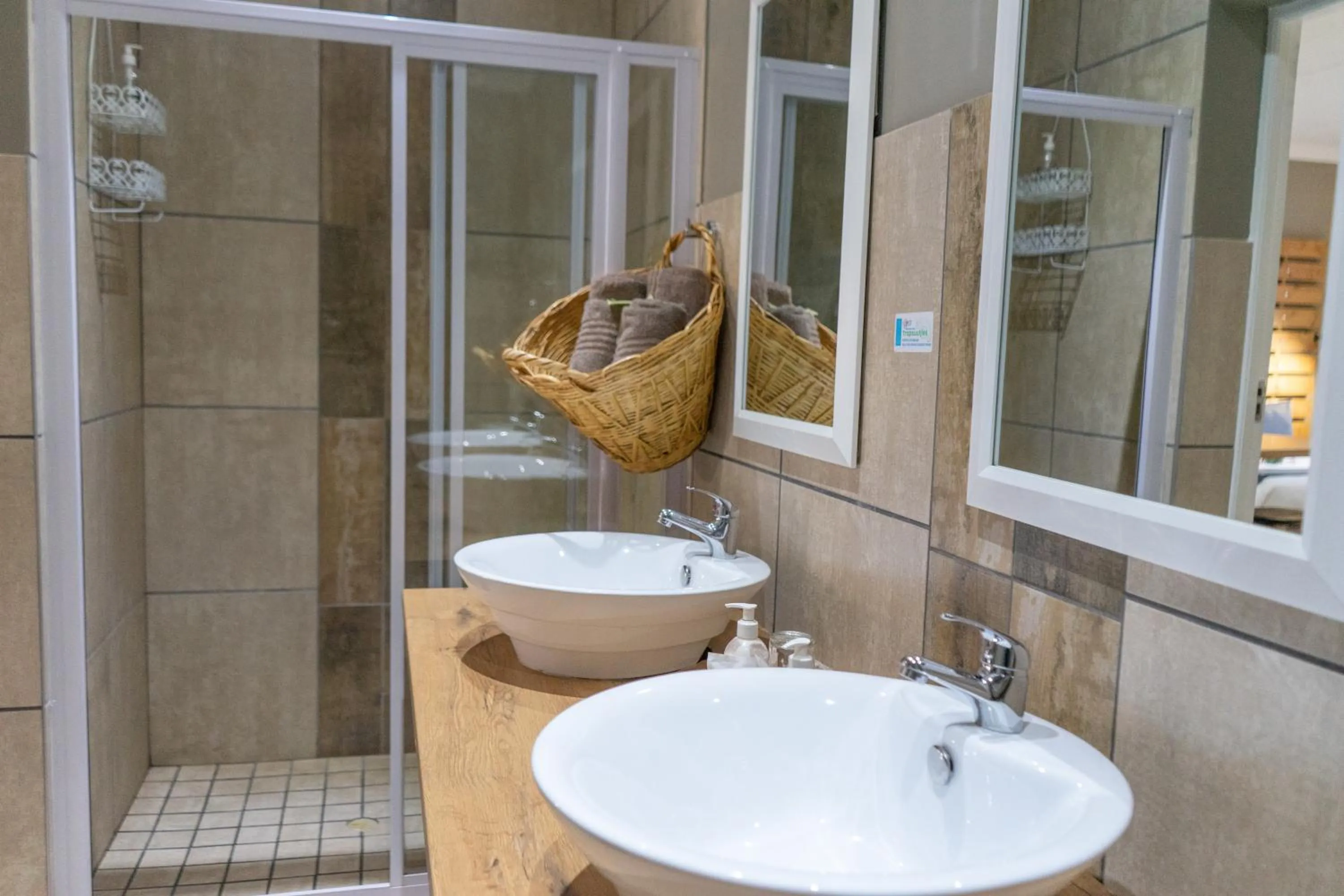 Bathroom in De Akker Guest House Oudtshoorn