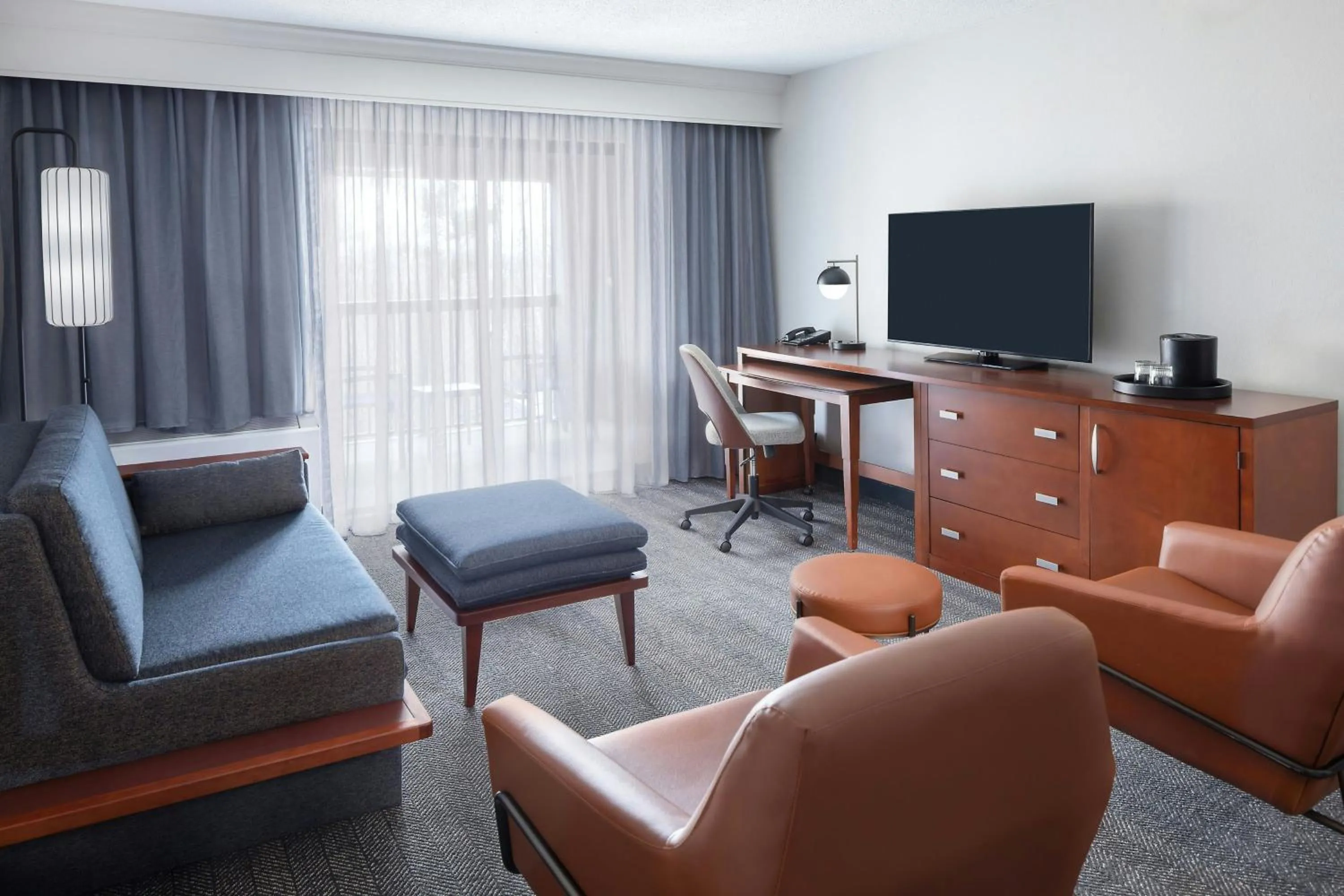 Living room in Courtyard Burlington Williston