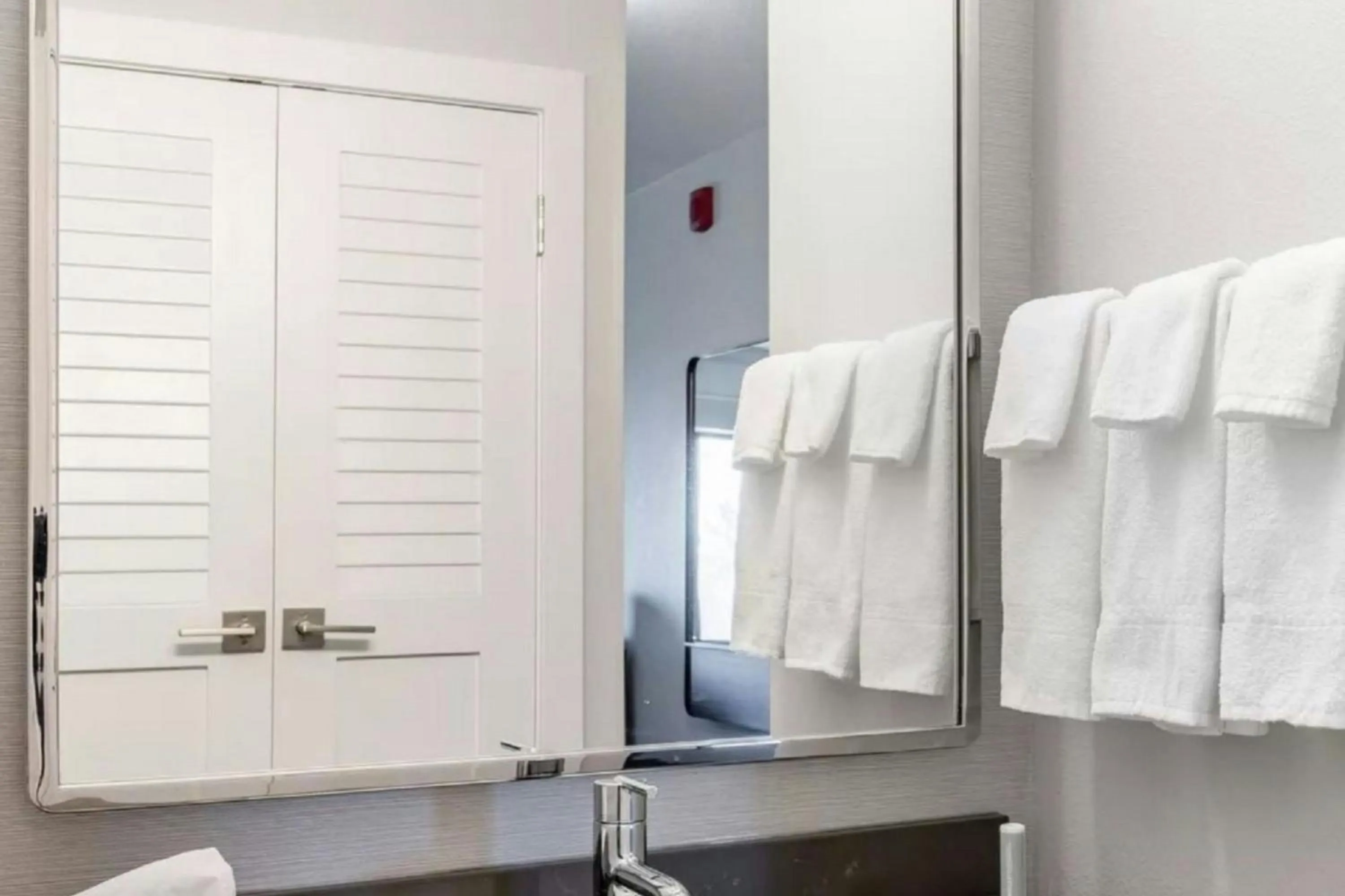 Bathroom in Courtyard Burlington Williston