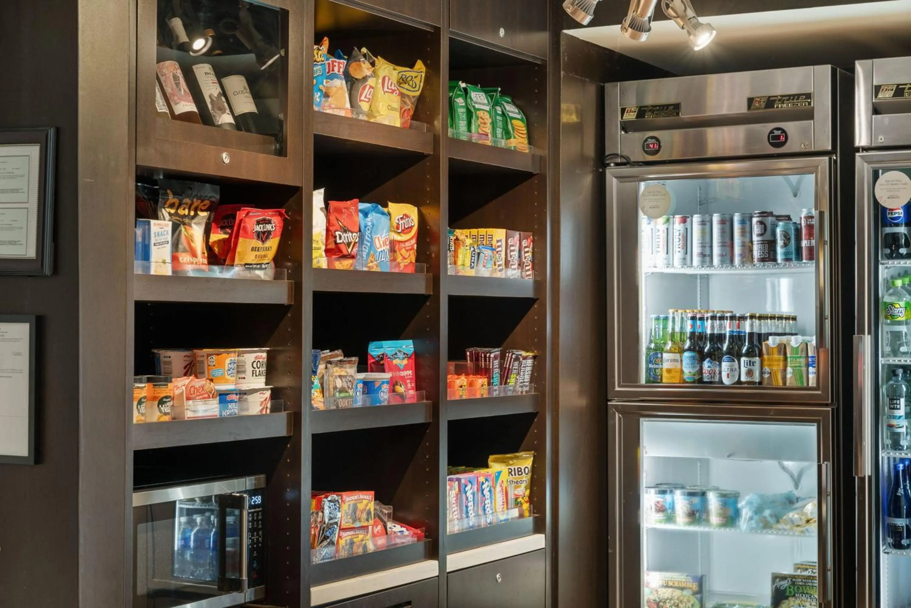 Supermarket/grocery shop in Courtyard Burlington Williston