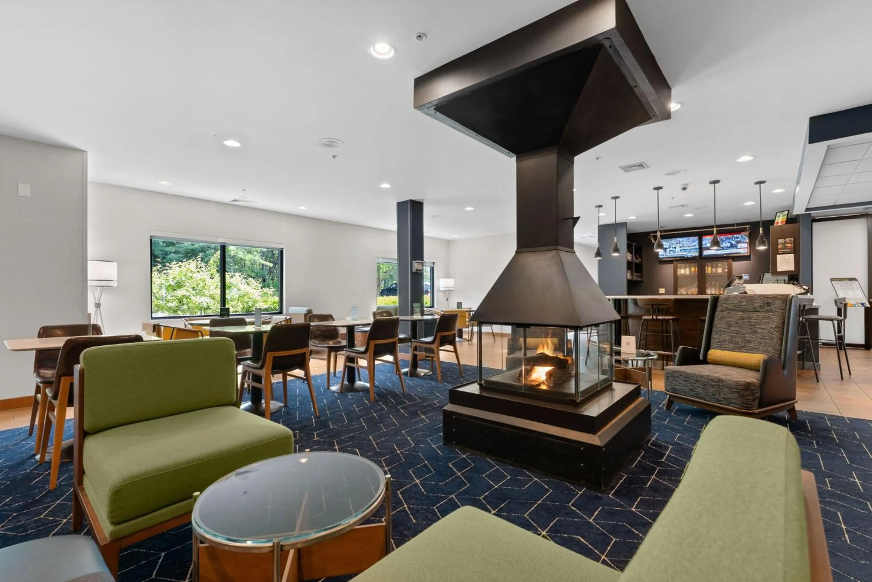 Seating area in Courtyard Burlington Williston