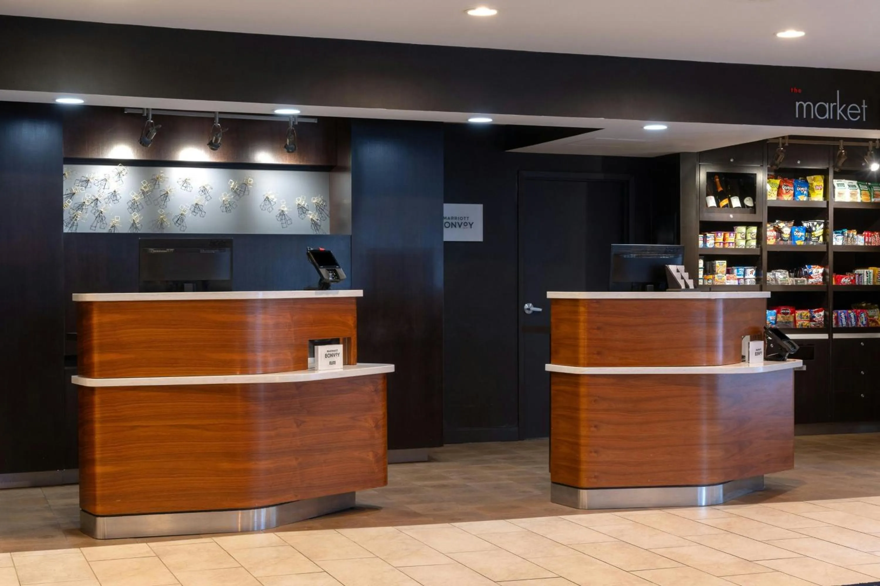 Lobby or reception in Courtyard Burlington Williston