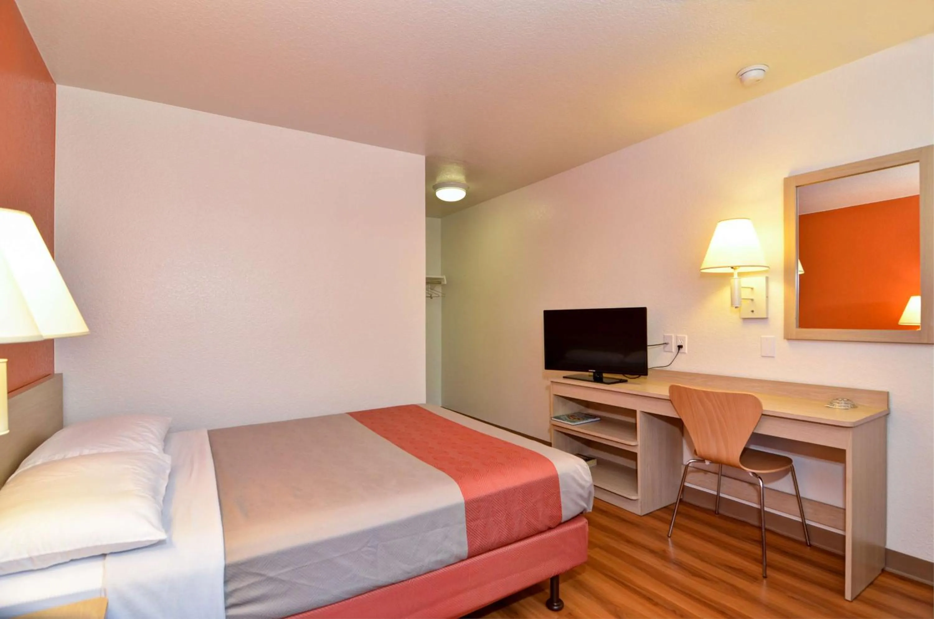 TV and multimedia, Bed in Motel 6-Palm Springs, CA - East - Palm Canyon