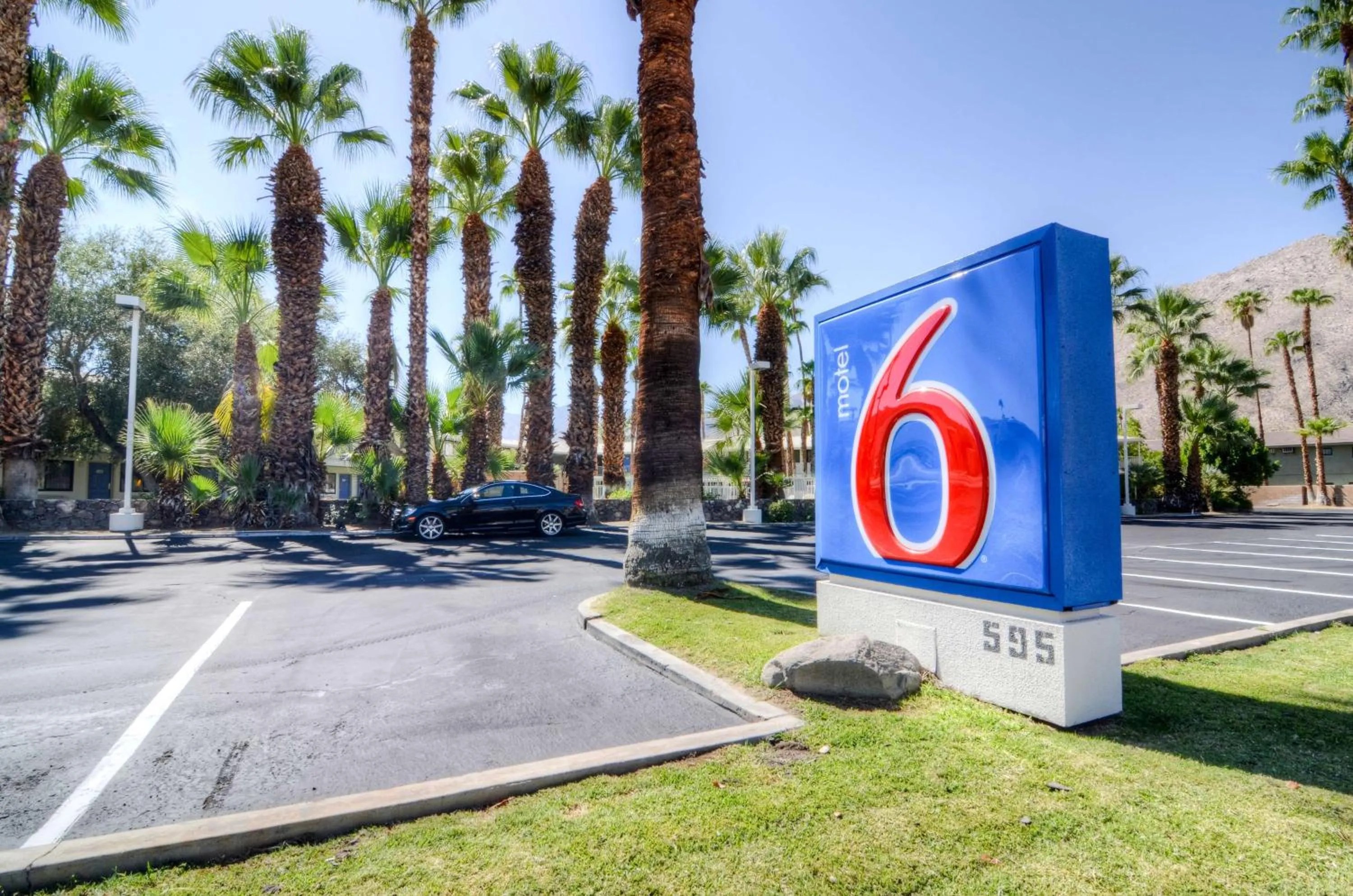 Property building in Motel 6-Palm Springs, CA - East - Palm Canyon