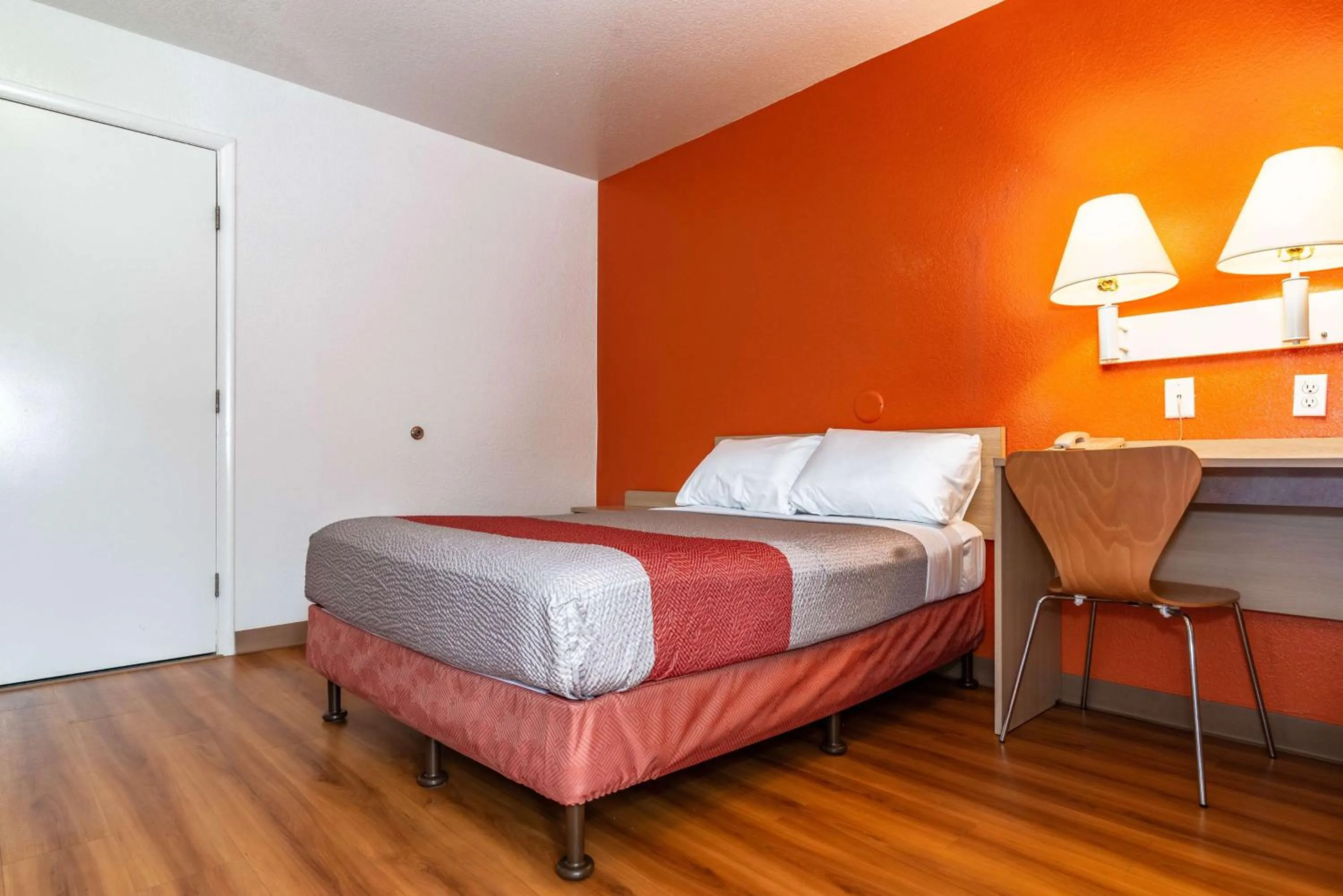 Bedroom, Bed in Motel 6-Palm Springs, CA - East - Palm Canyon