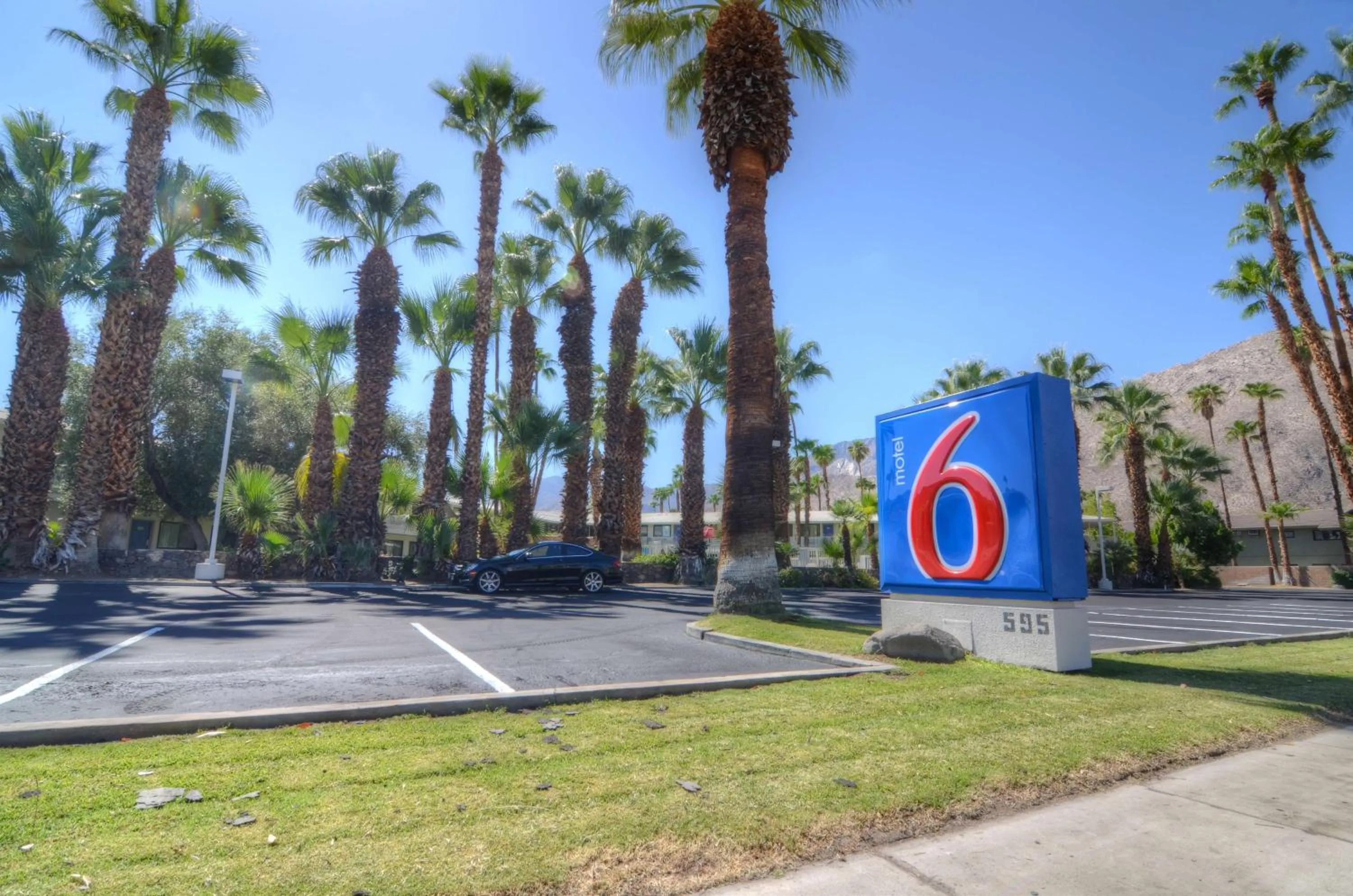 Property building in Motel 6-Palm Springs, CA - East - Palm Canyon