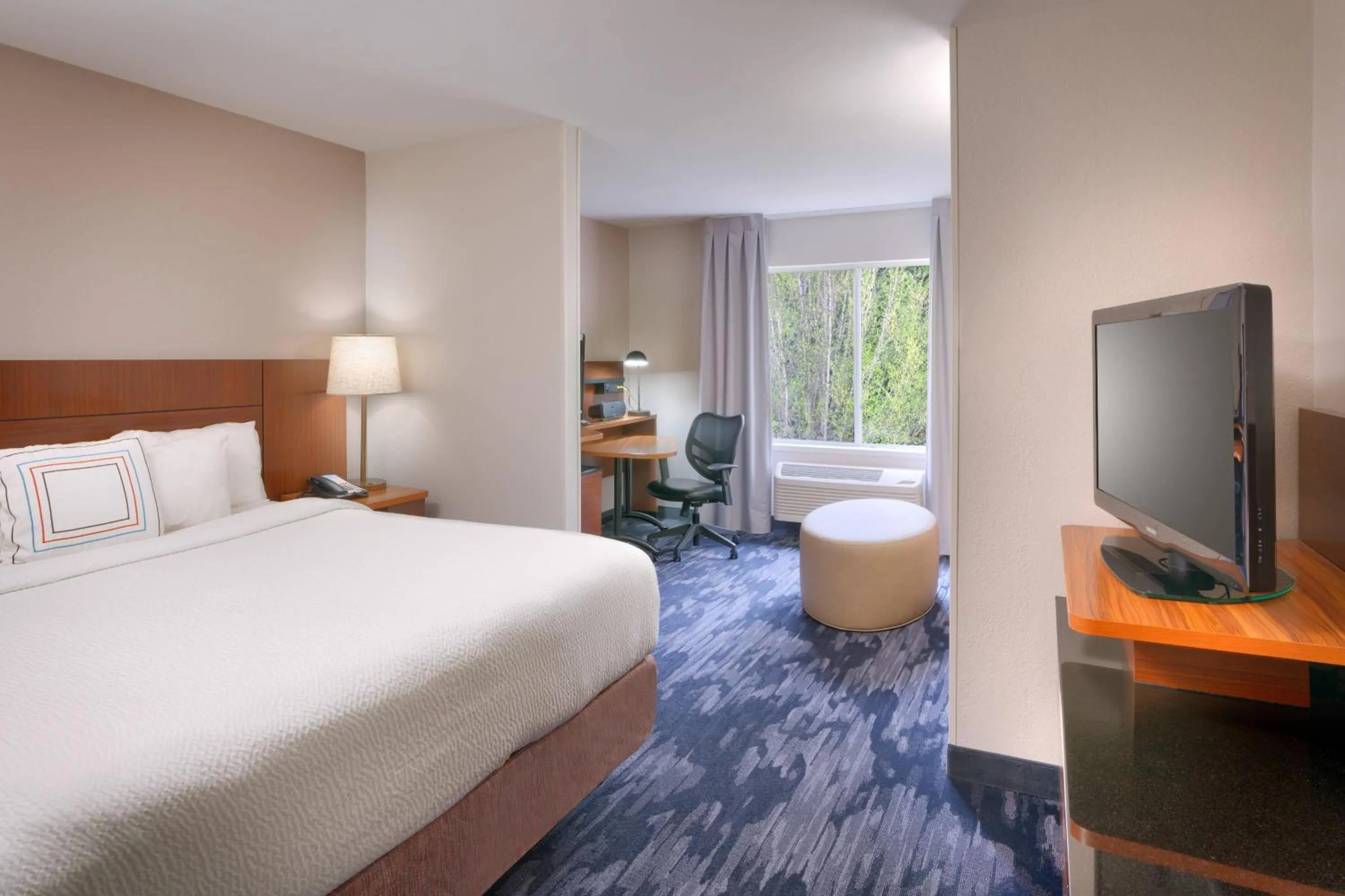 Photo of the whole room, Bed in Fairfield Inn & Suites Seattle Bellevue/Redmond