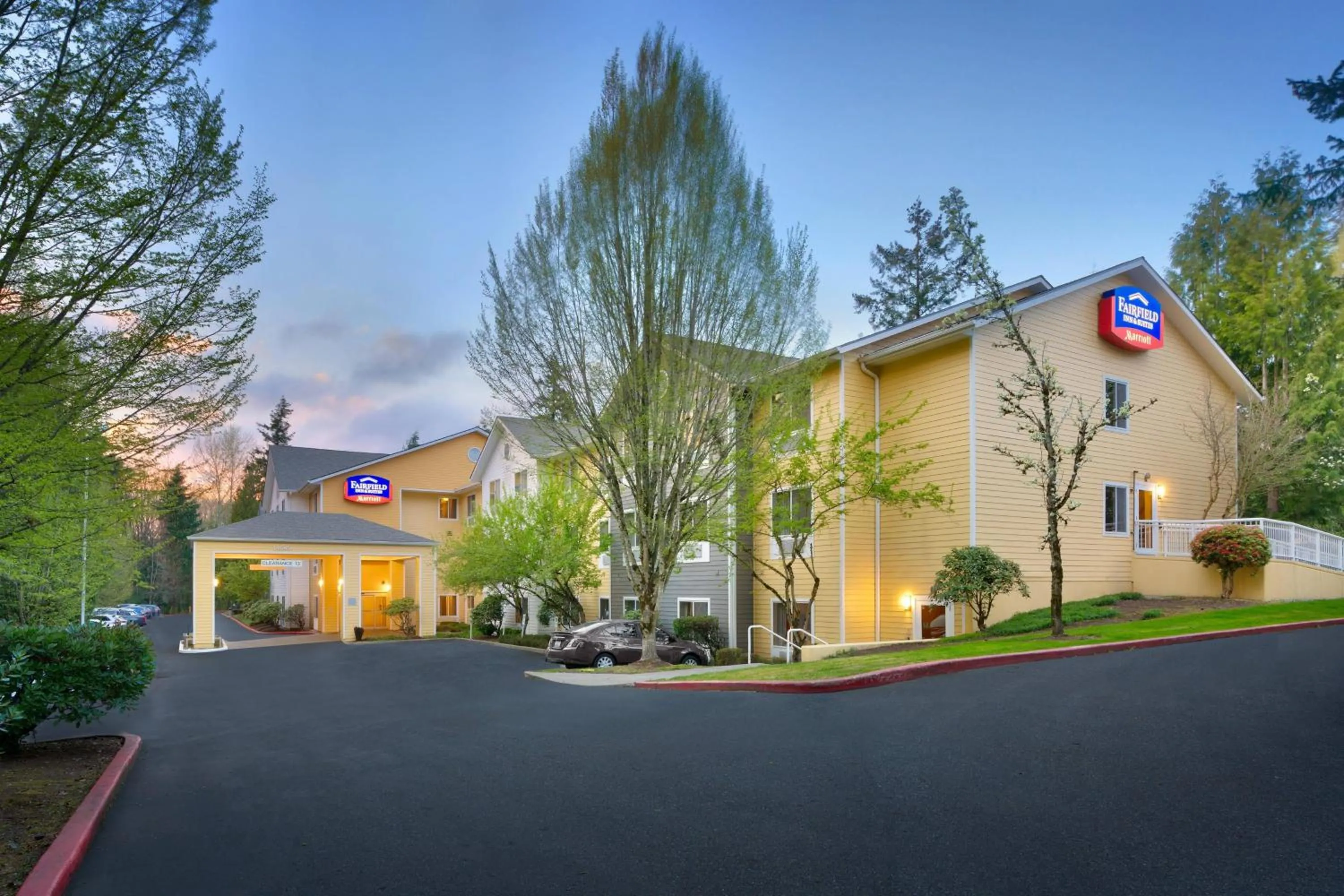 Property building in Fairfield Inn & Suites Seattle Bellevue/Redmond