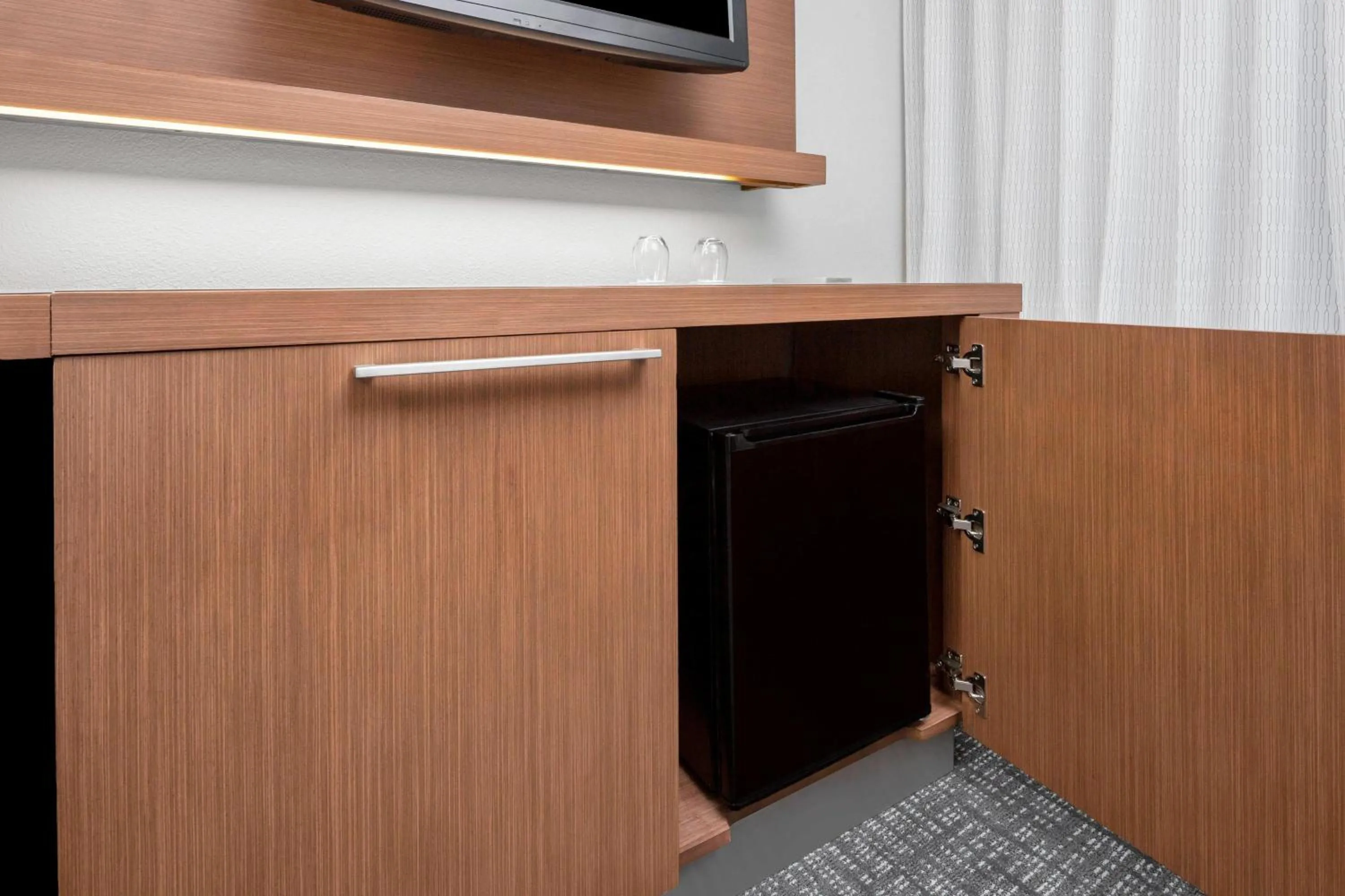 Photo of the whole room in Courtyard Bowling Green Convention Center