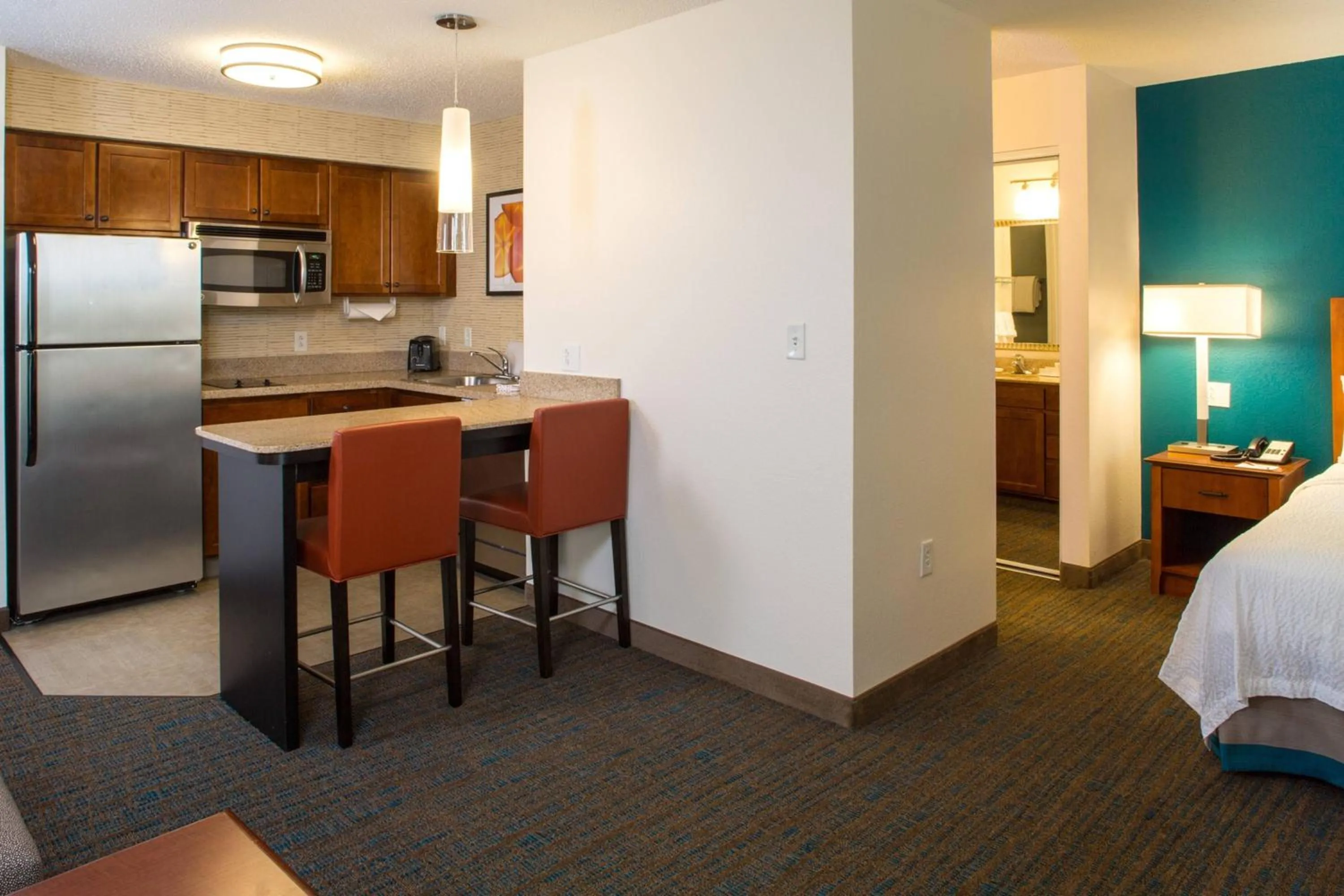 Kitchen or kitchenette, Bed in Residence Inn Arundel Mills BWI Airport
