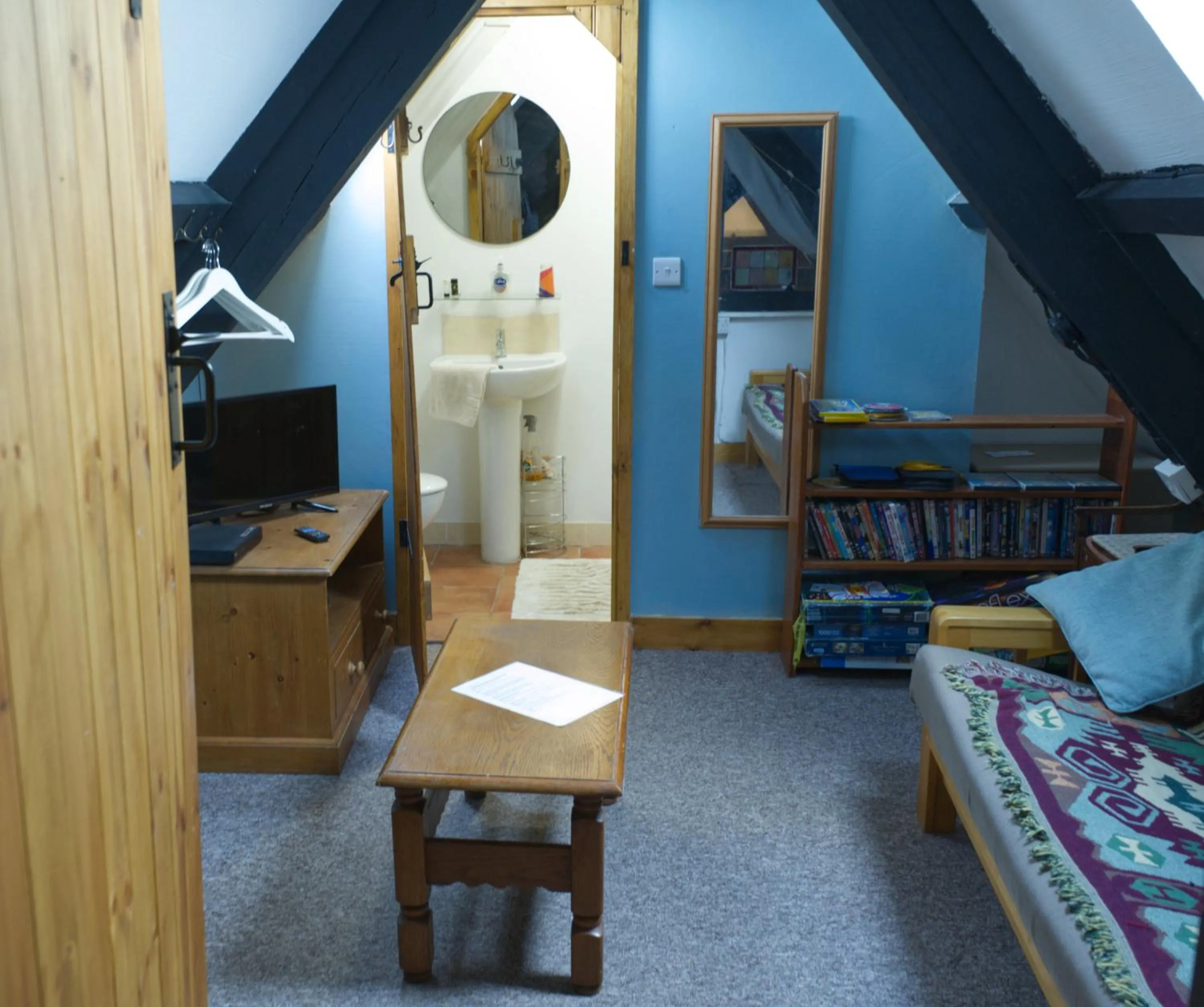 Bed in James John Hamilton House and backpacker hostel