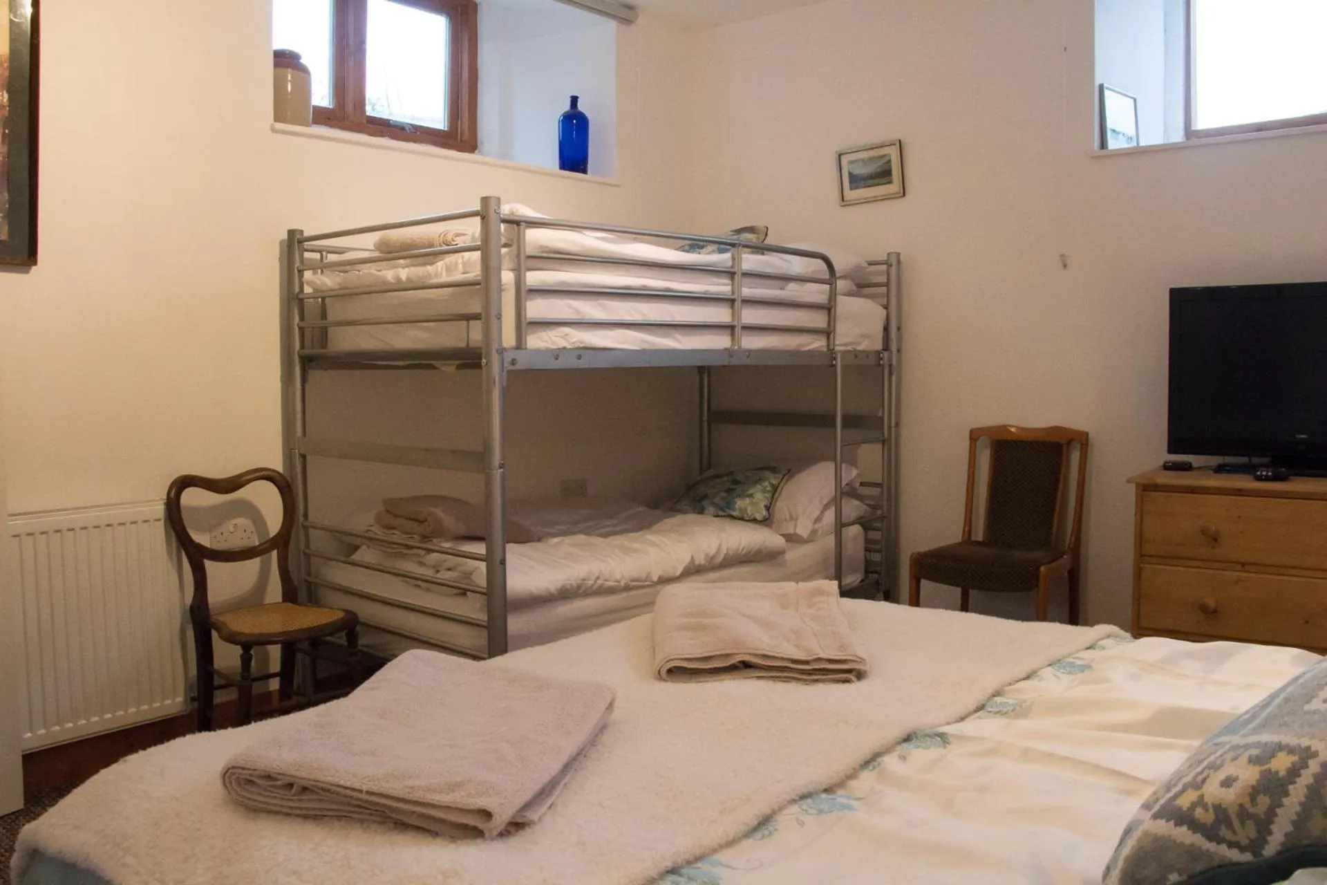 bunk bed, Bed in James John Hamilton House and backpacker hostel