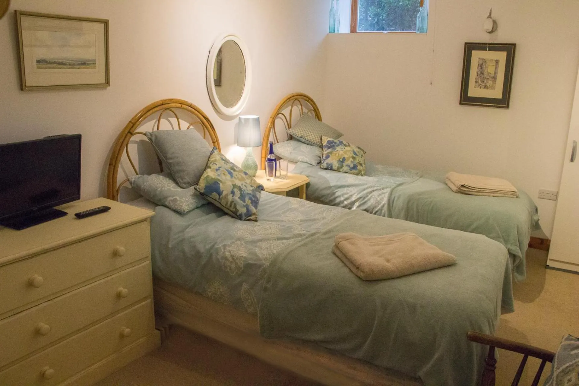 Bed in James John Hamilton House and backpacker hostel