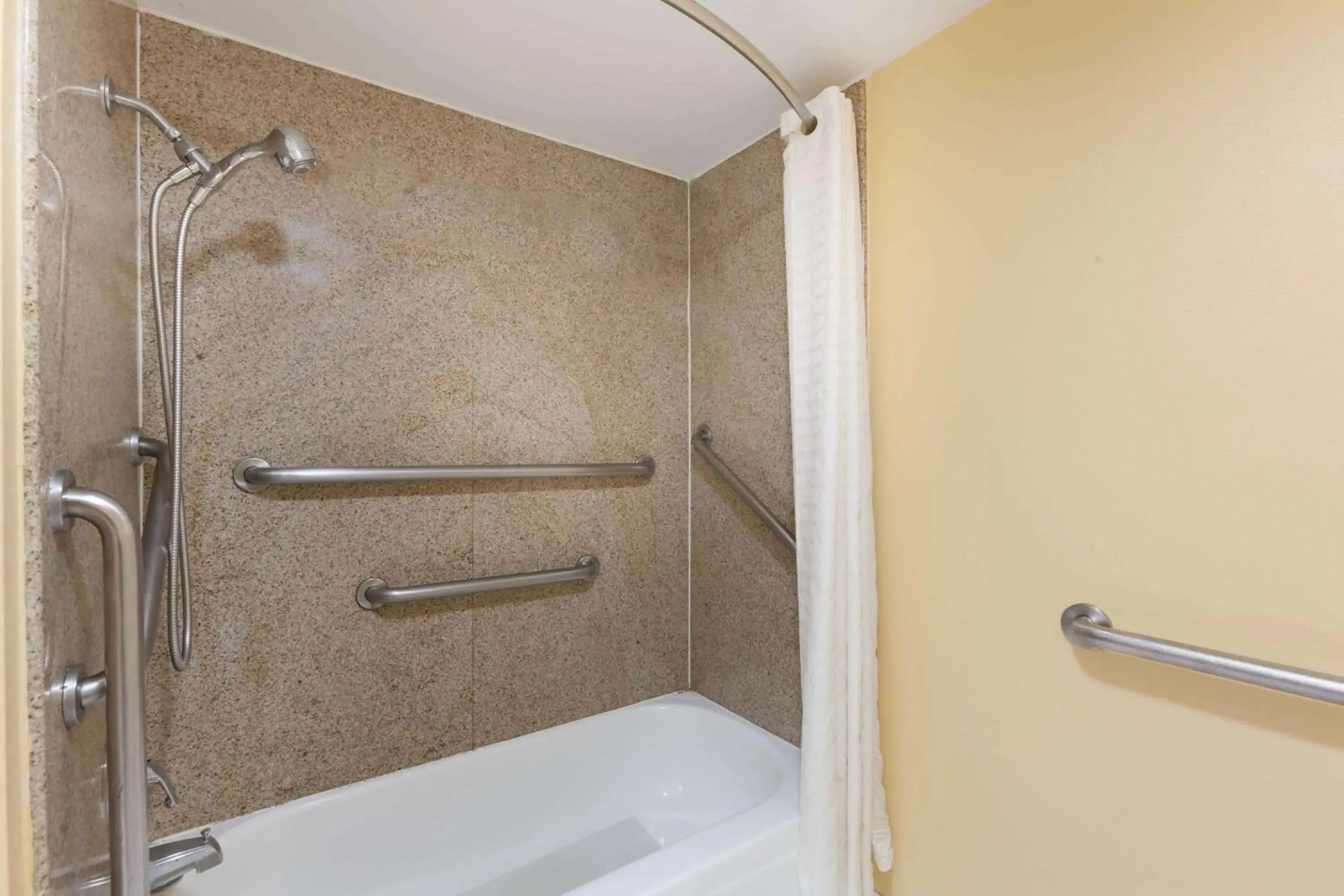 Shower in Super 8 by Wyndham Jacksonville AR Shower in Super 8 by Wyndham Jacksonville AR