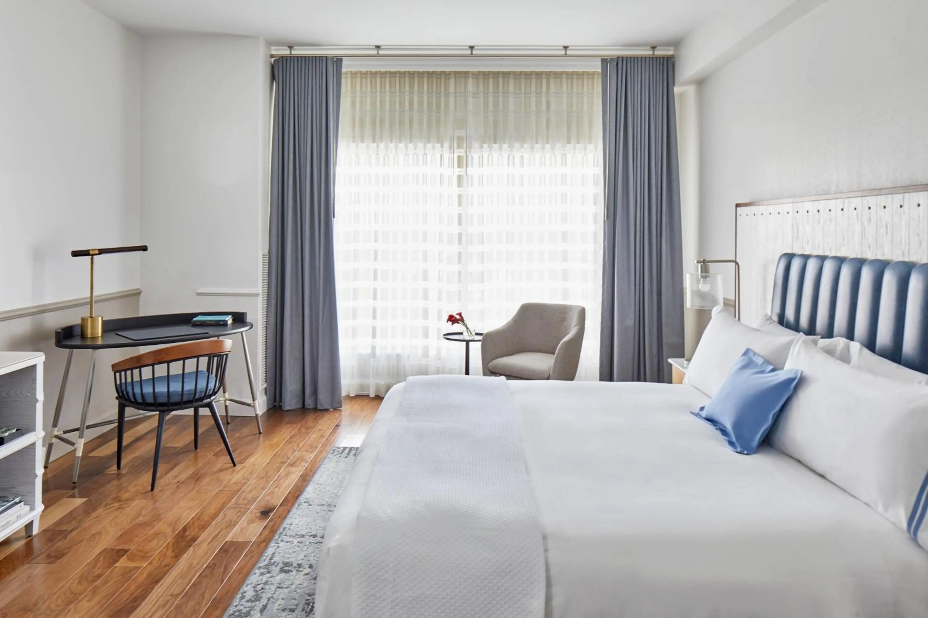 Photo of the whole room, Bed in Annapolis Waterfront Hotel, Autograph Collection