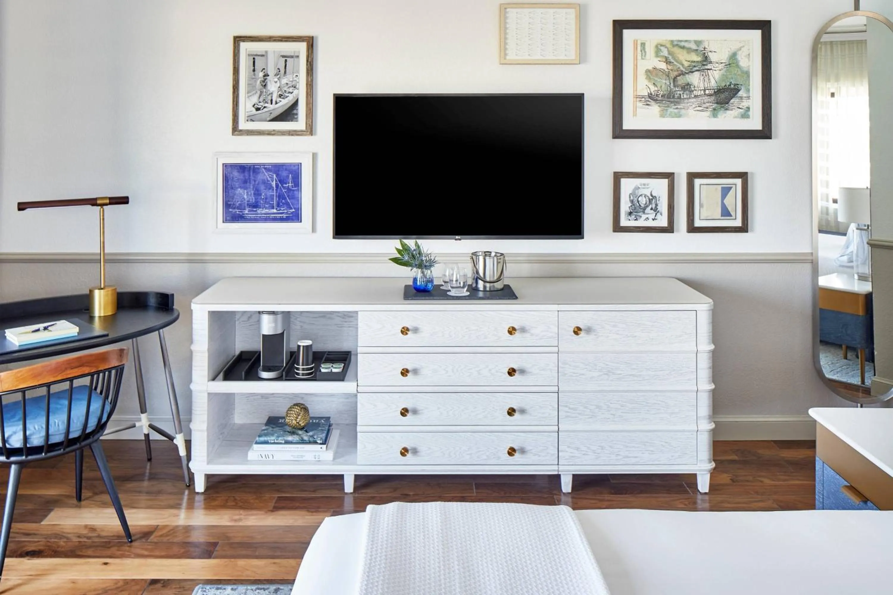 Photo of the whole room in Annapolis Waterfront Hotel, Autograph Collection