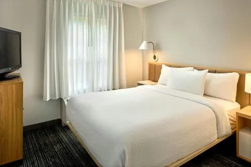 Bedroom, Bed in TownePlace Suites Bowie Town Center
