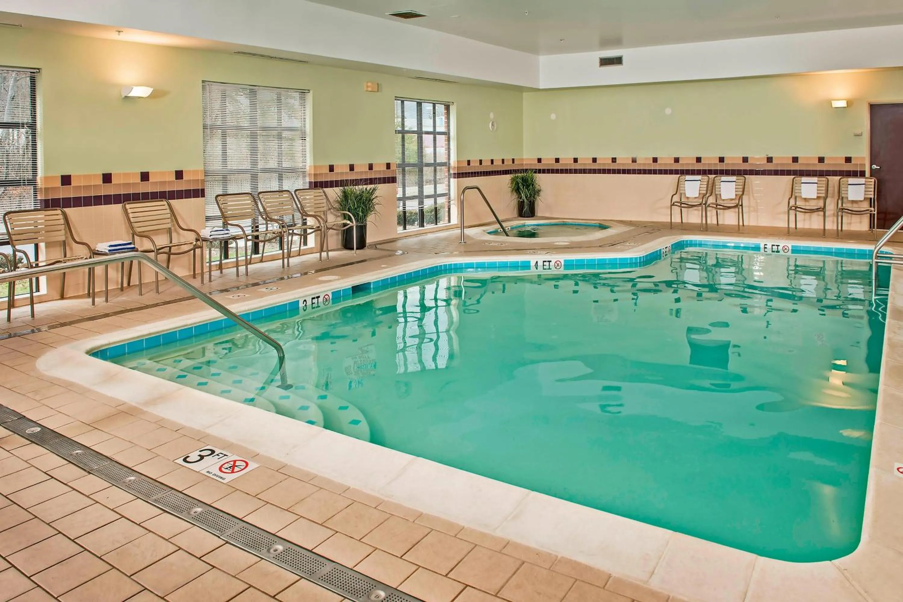 Swimming pool in SpringHill Suites Prince Frederick