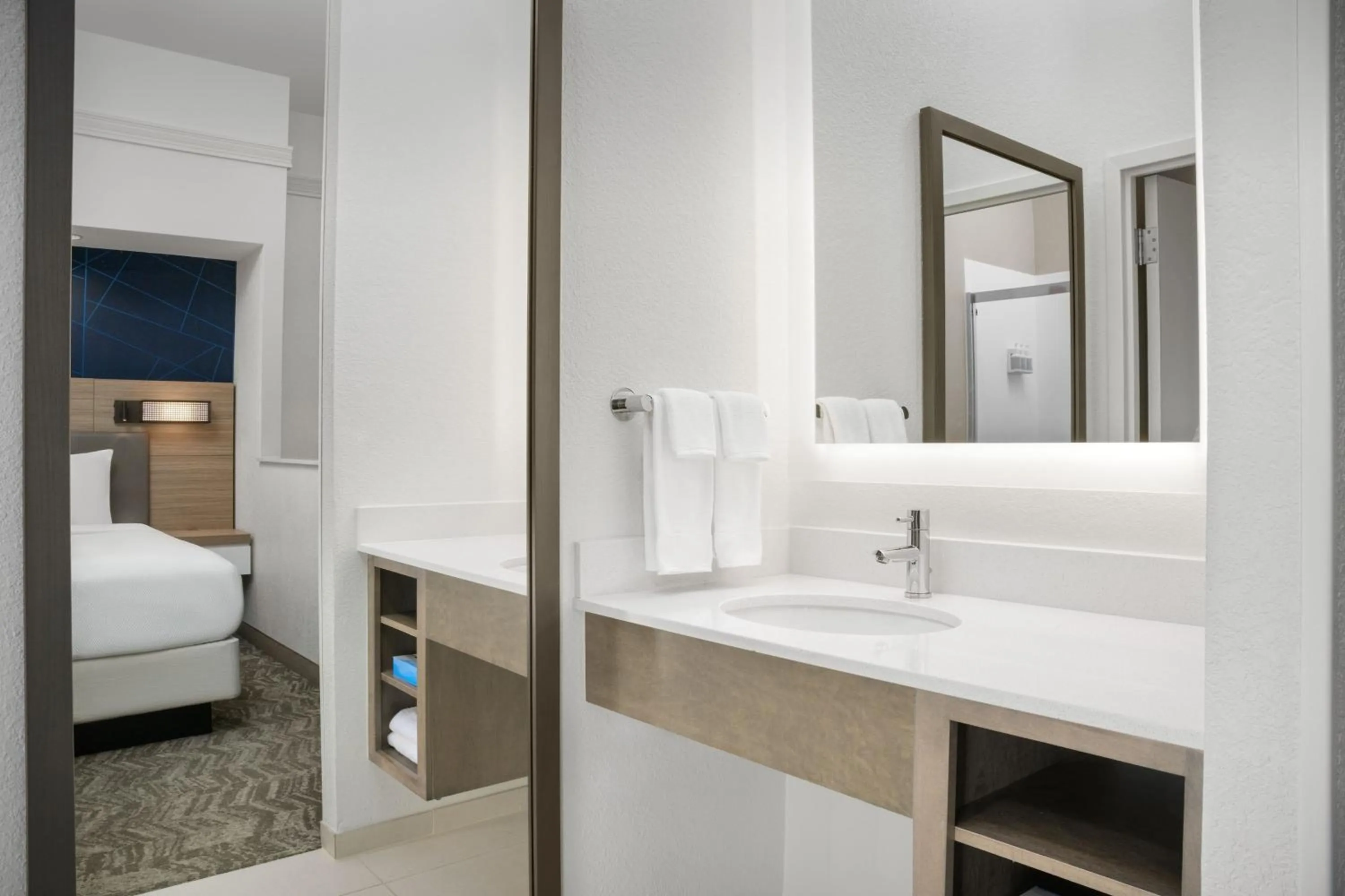 Bathroom, Bed in SpringHill Suites by Marriott Annapolis