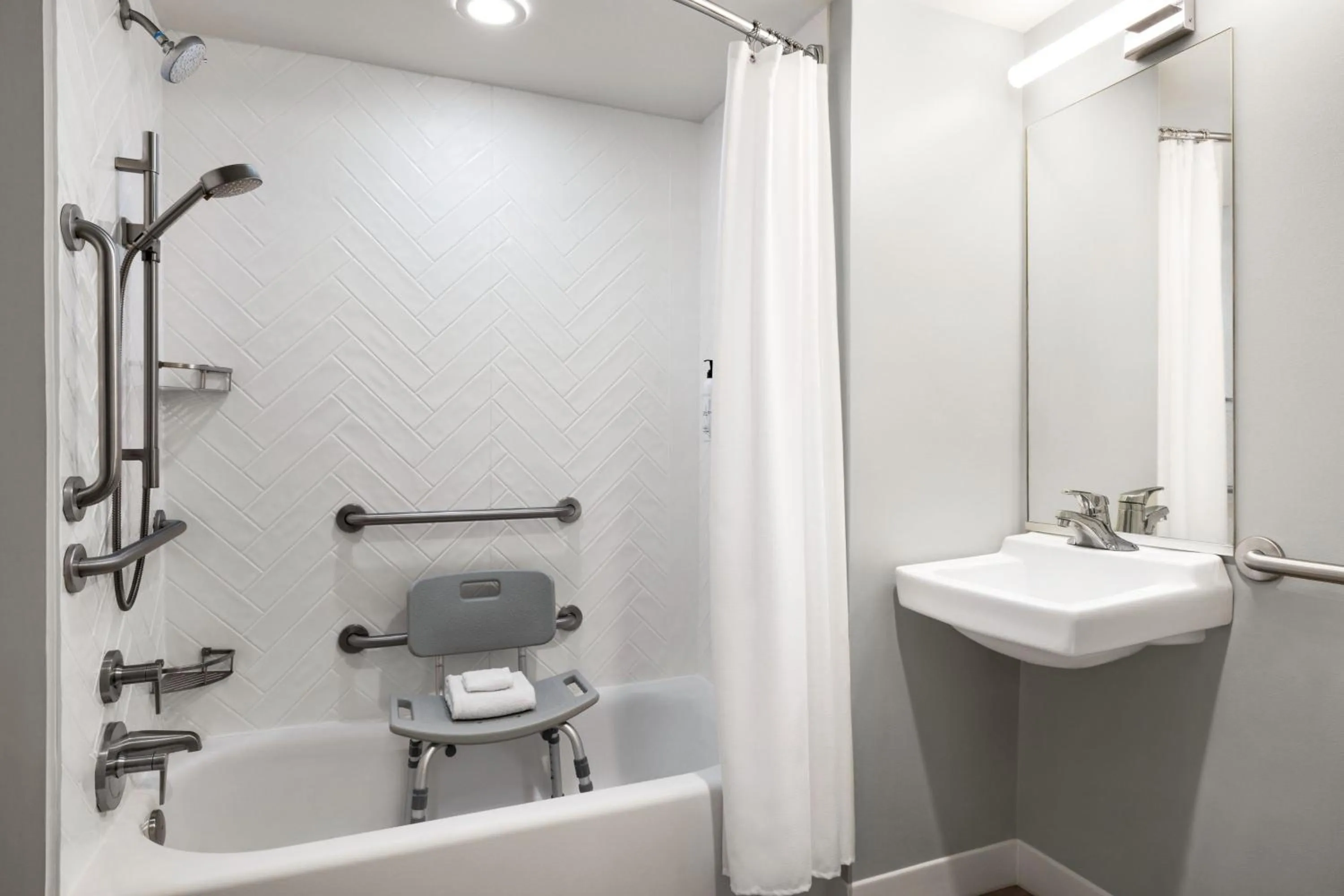 Bathroom in TownePlace Suites by Marriott Fort Meade National Business Park