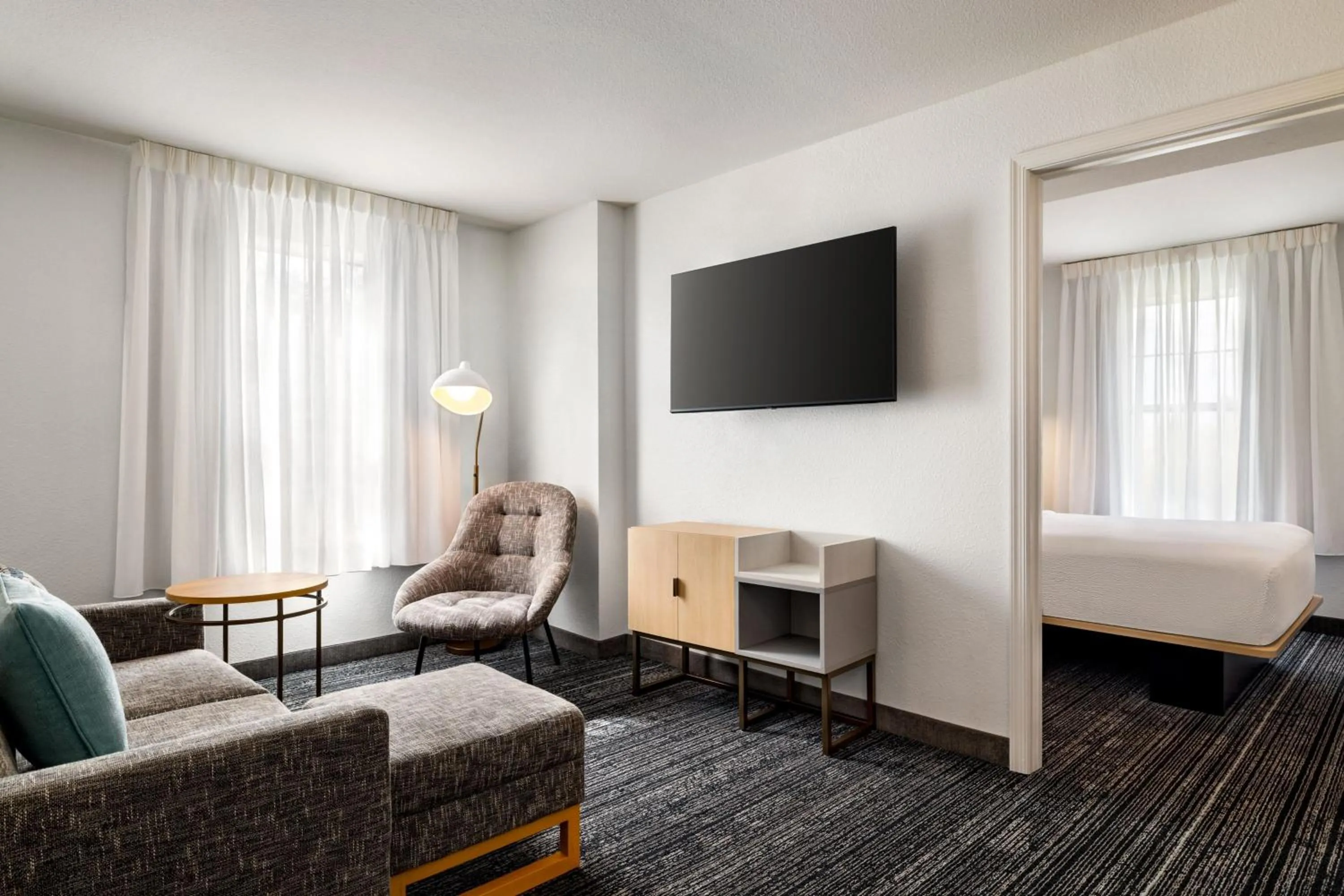 Living room, Bed in TownePlace Suites by Marriott Fort Meade National Business Park